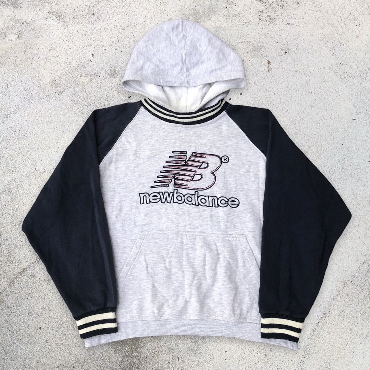 New Balance × Vintage Vintage New Balance Embroidered Hoodie Boxy Fits Size US M / EU 48-50 / 2 - 1 Thumbnail