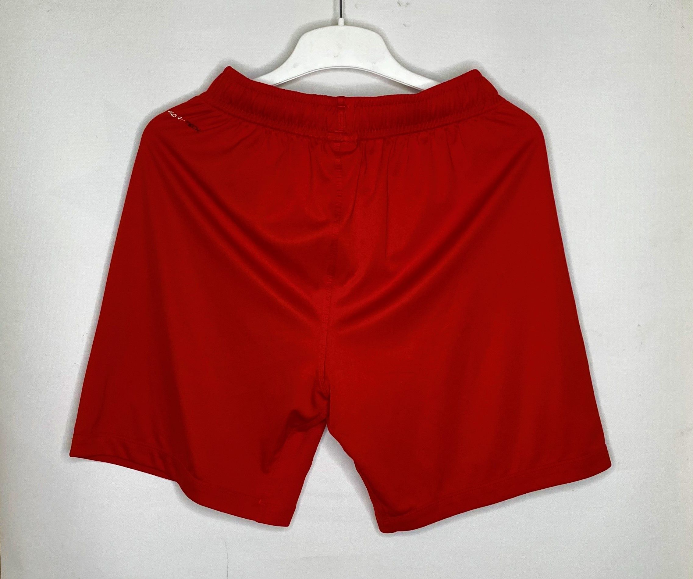 Other LIVERPOOL 2013 2014 HOME SHORTS FOOTBALL SOCCER WARRIORS Size US 30 / EU 46 - 2 Thumbnail