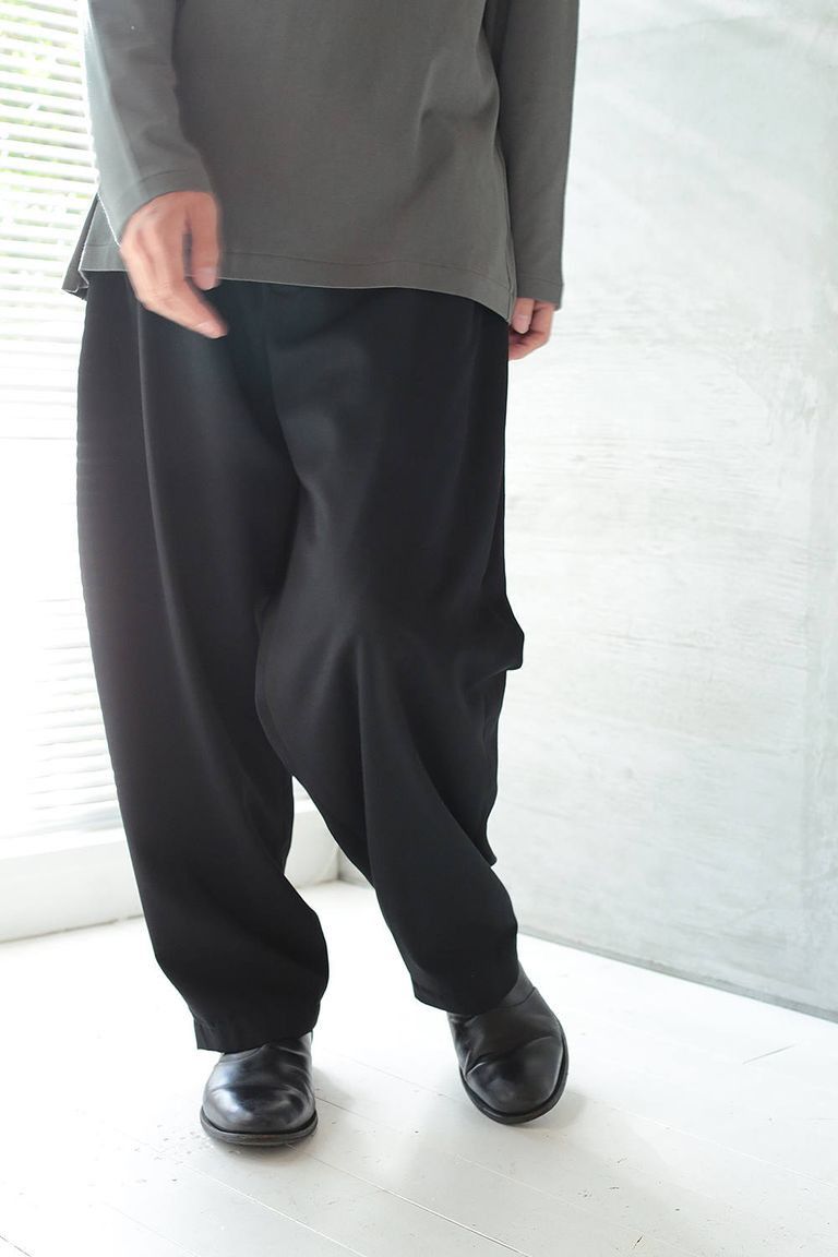 image of Yohji Yamamoto Pour Homme Aw18 - 2 Tuck Wide Trousers in Black, Men's (Size 32)