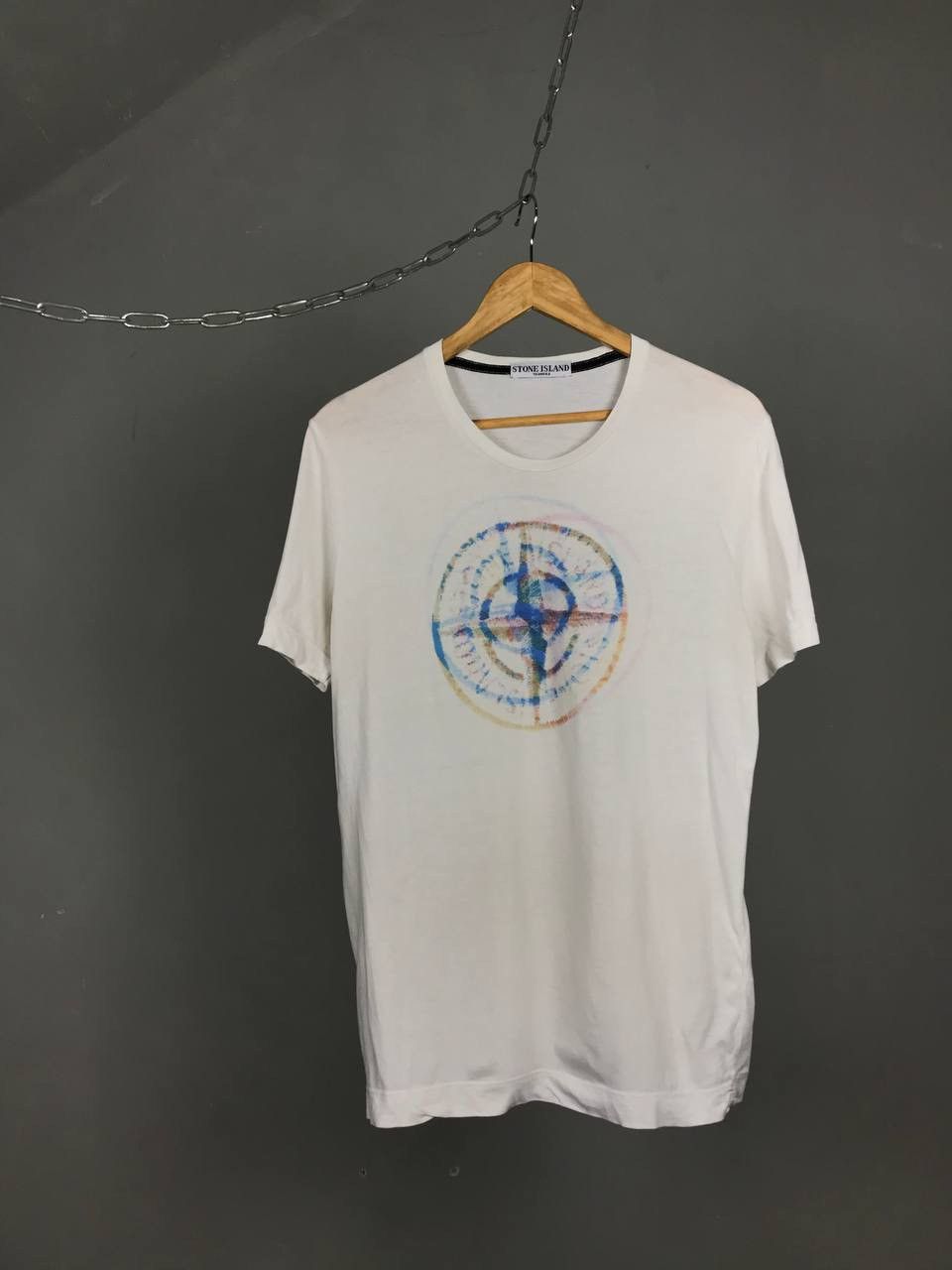 Stone Island casual luxury center 3D logo tee