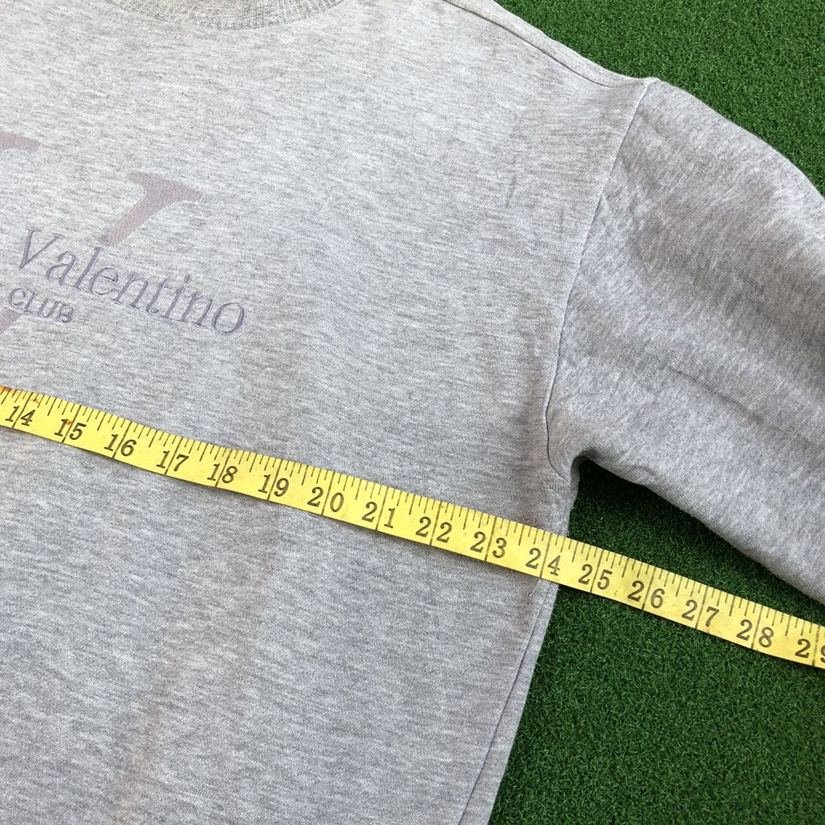 Valentino × Vintage VINTAGE RUDOLPH VALENTINO CENTER LOGO SWEATSHIRT Size US L / EU 52-54 / 3 - 4 Thumbnail