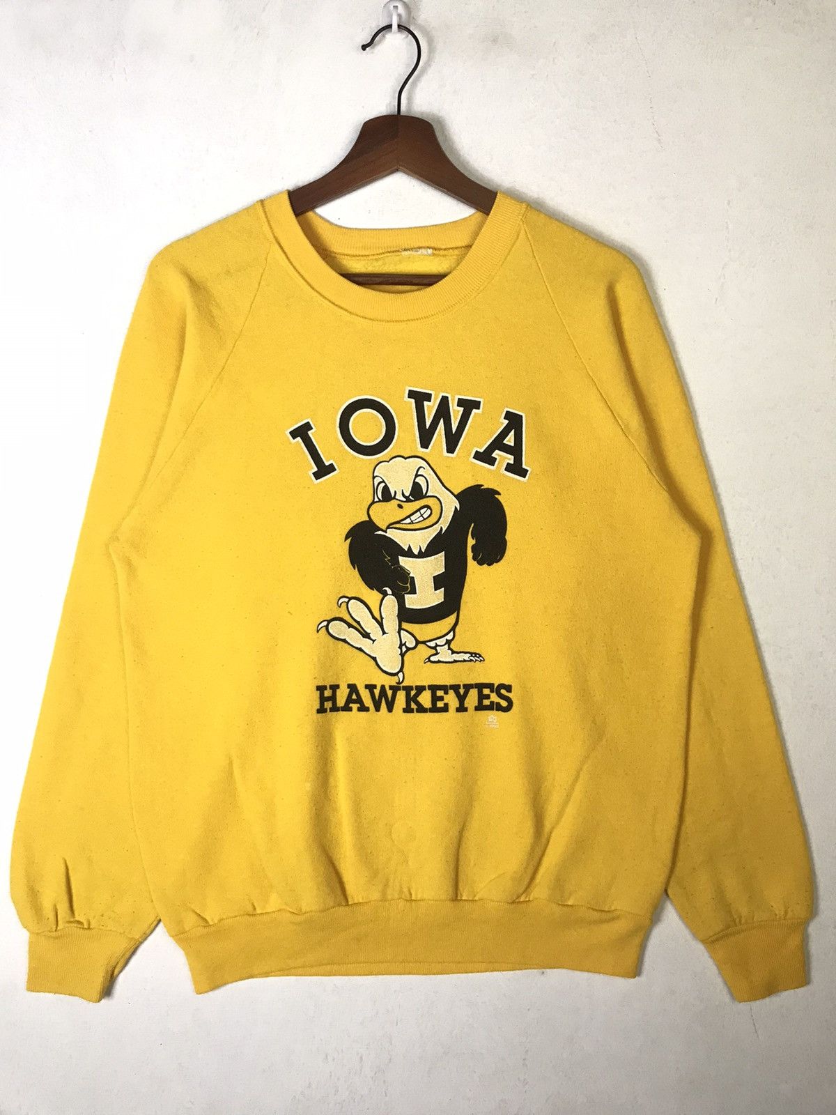 Vintage 90s IOWA Hawkeyes Athletic Crewneck Sweatshirt Size US M / EU 48-50 / 2 - 2 Thumbnail