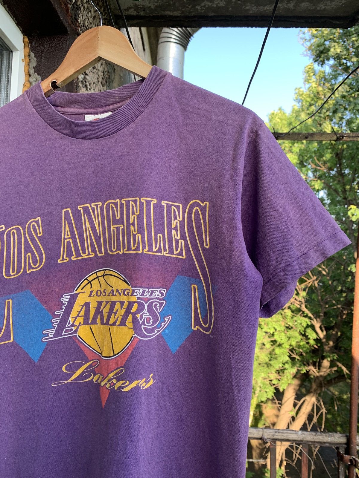 NBA Vintage Los Angeles Lakers Nutmeg Made In USA Faded Shirt Size US M / EU 48-50 / 2 - 2 Thumbnail