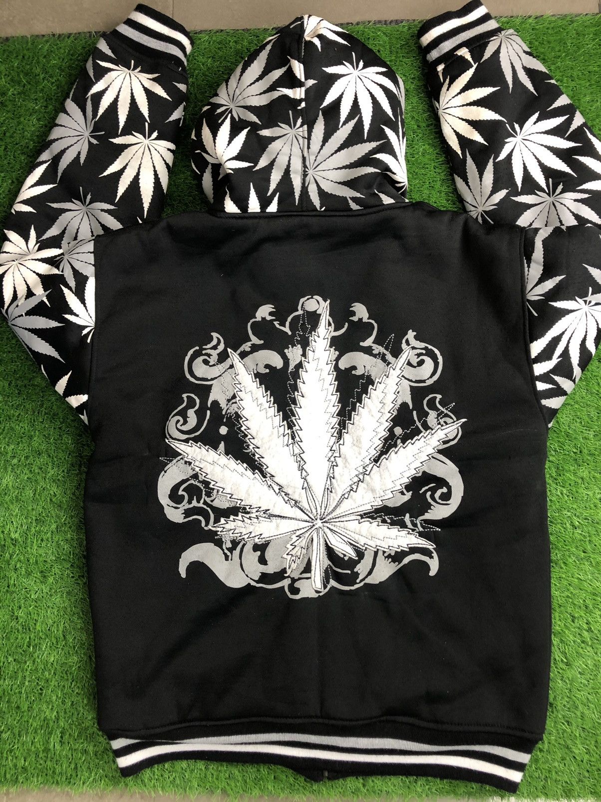 Vintage Vintage Victorious Marijuana Full Print Cannabis Jacket Size US L / EU 52-54 / 3 - 1 Thumbnail