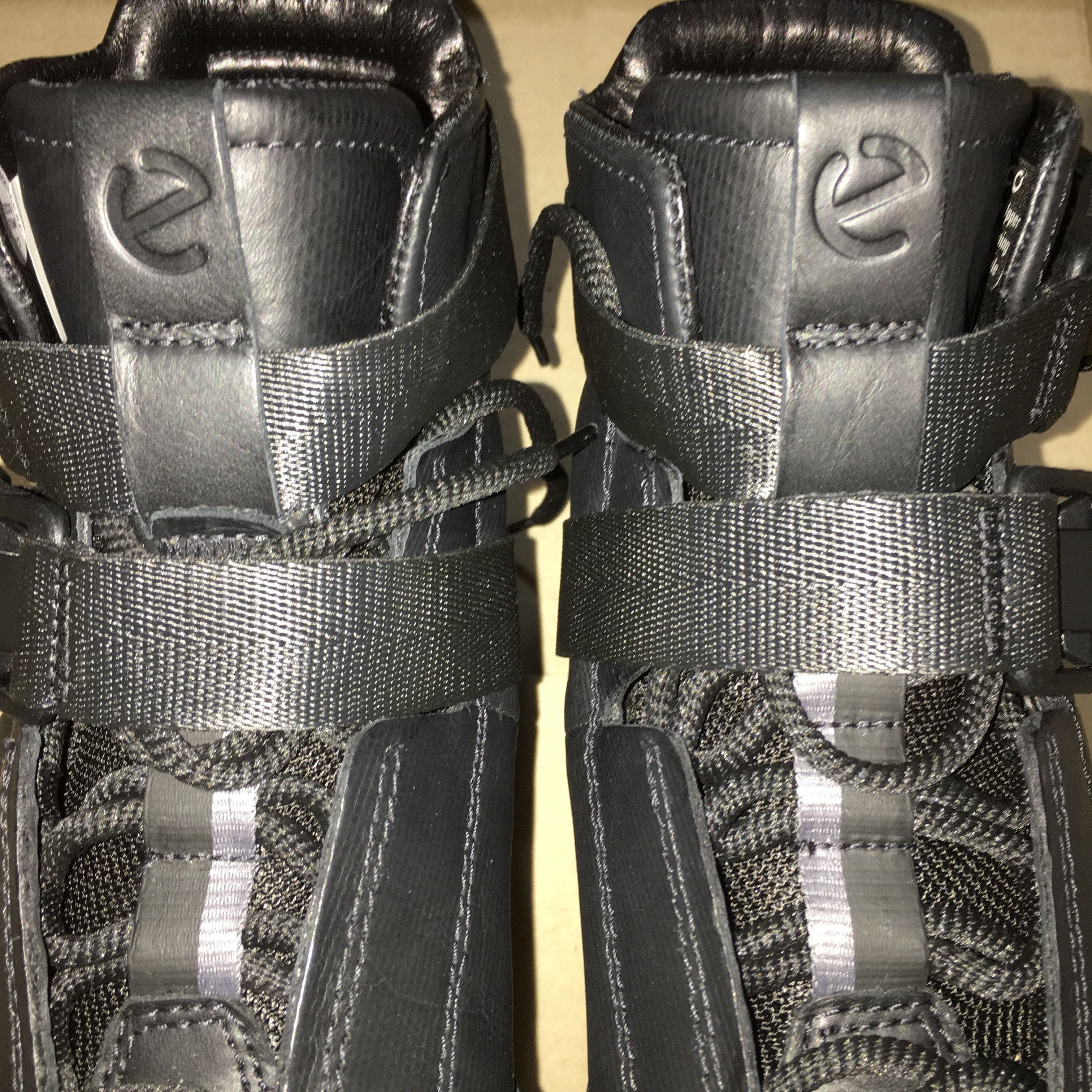 Ecco MEN'S EXPSTRIKE MID HIKING SHOES Size US 9 / EU 42 - 12 Thumbnail