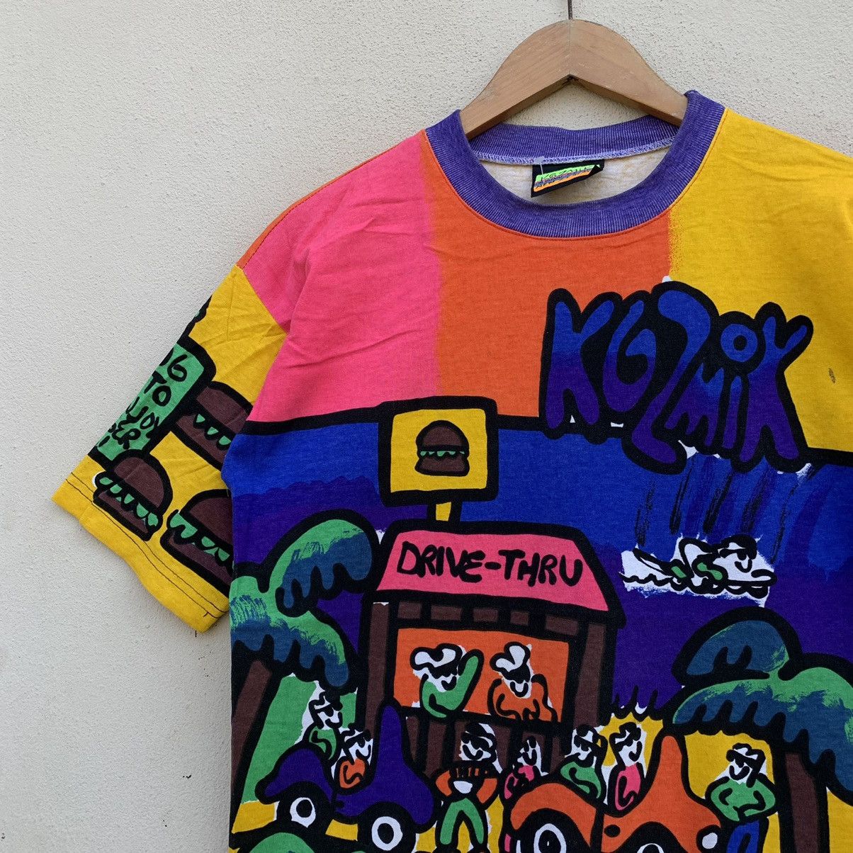 Vintage Vintage KOZMIK ALL OVERPRINT ART DESIGN T-shirt Size US M / EU 48-50 / 2 - 3 Thumbnail