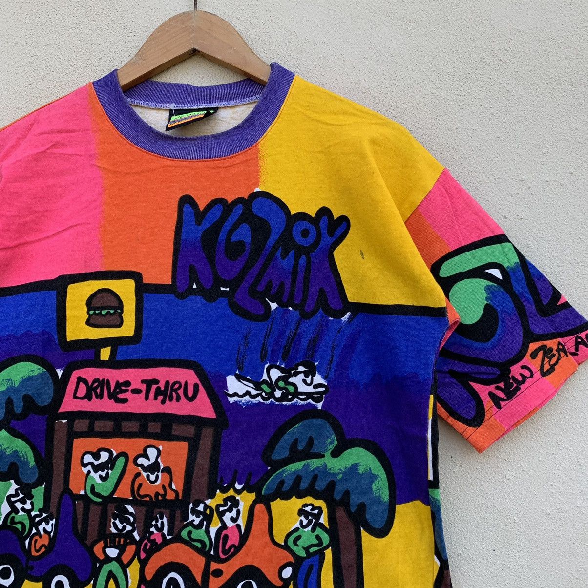 Vintage Vintage KOZMIK ALL OVERPRINT ART DESIGN T-shirt Size US M / EU 48-50 / 2 - 2 Thumbnail