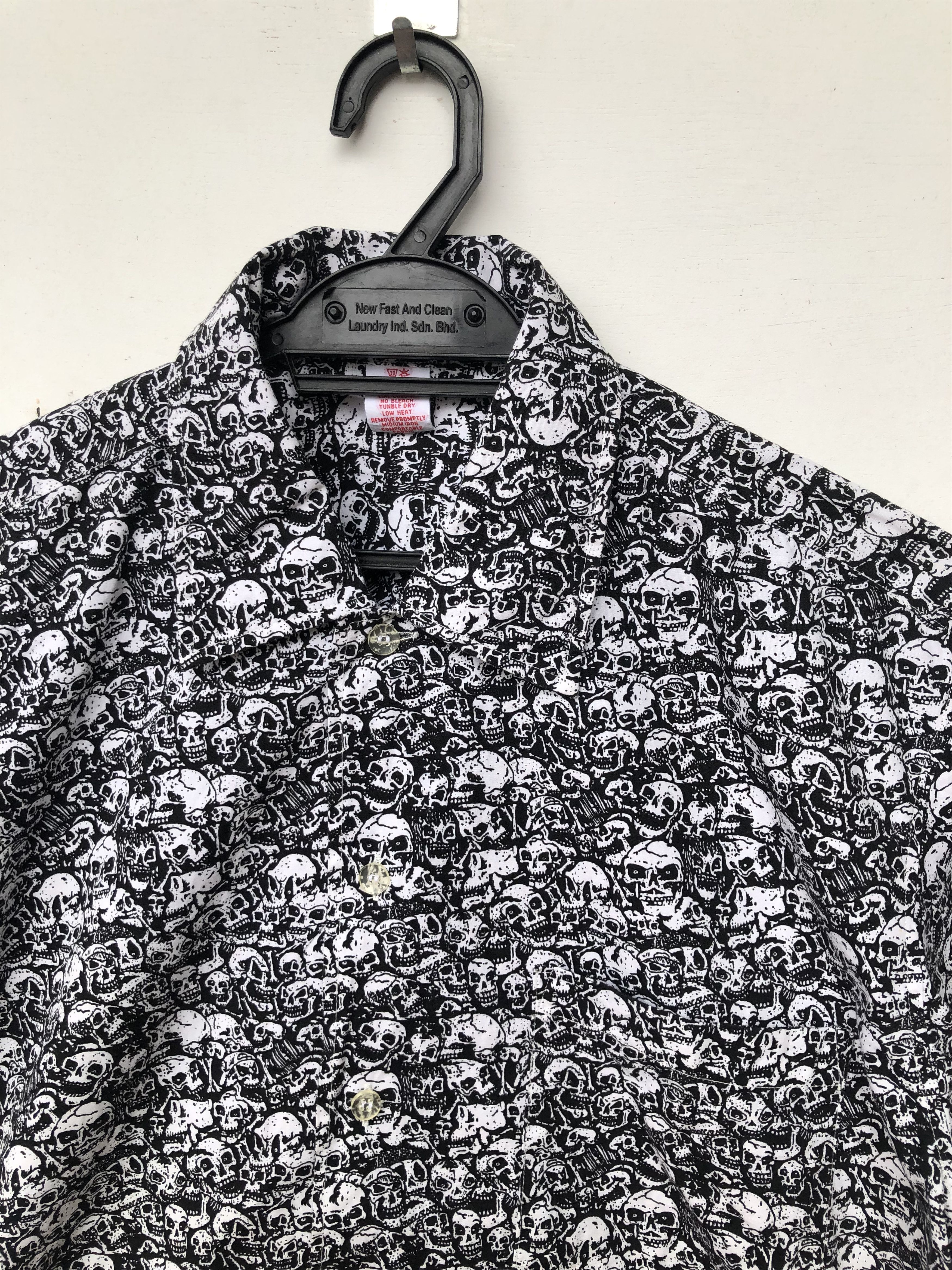 Japanese Brand SKULL BONES AOP PRINT BUTTON UPS MADE IN JAPAN Size US M / EU 48-50 / 2 - 4 Thumbnail