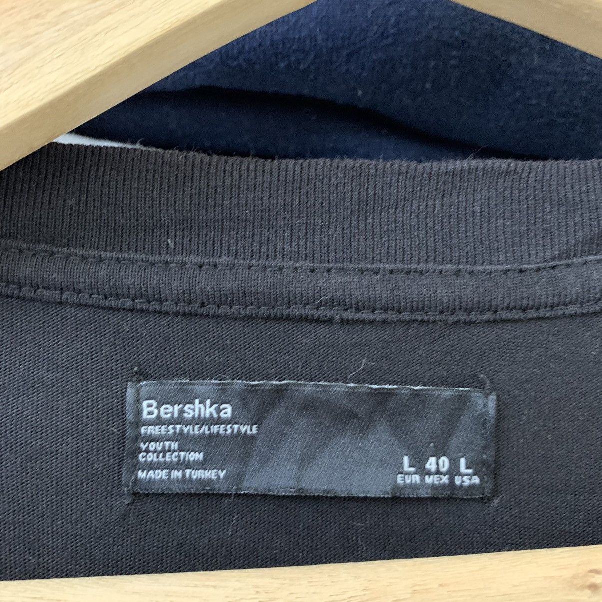 Bershka BERSHKA “NO ONE MADE ME QUIT” DISTRESS TEE Size US L / EU 52-54 / 3 - 3 Thumbnail