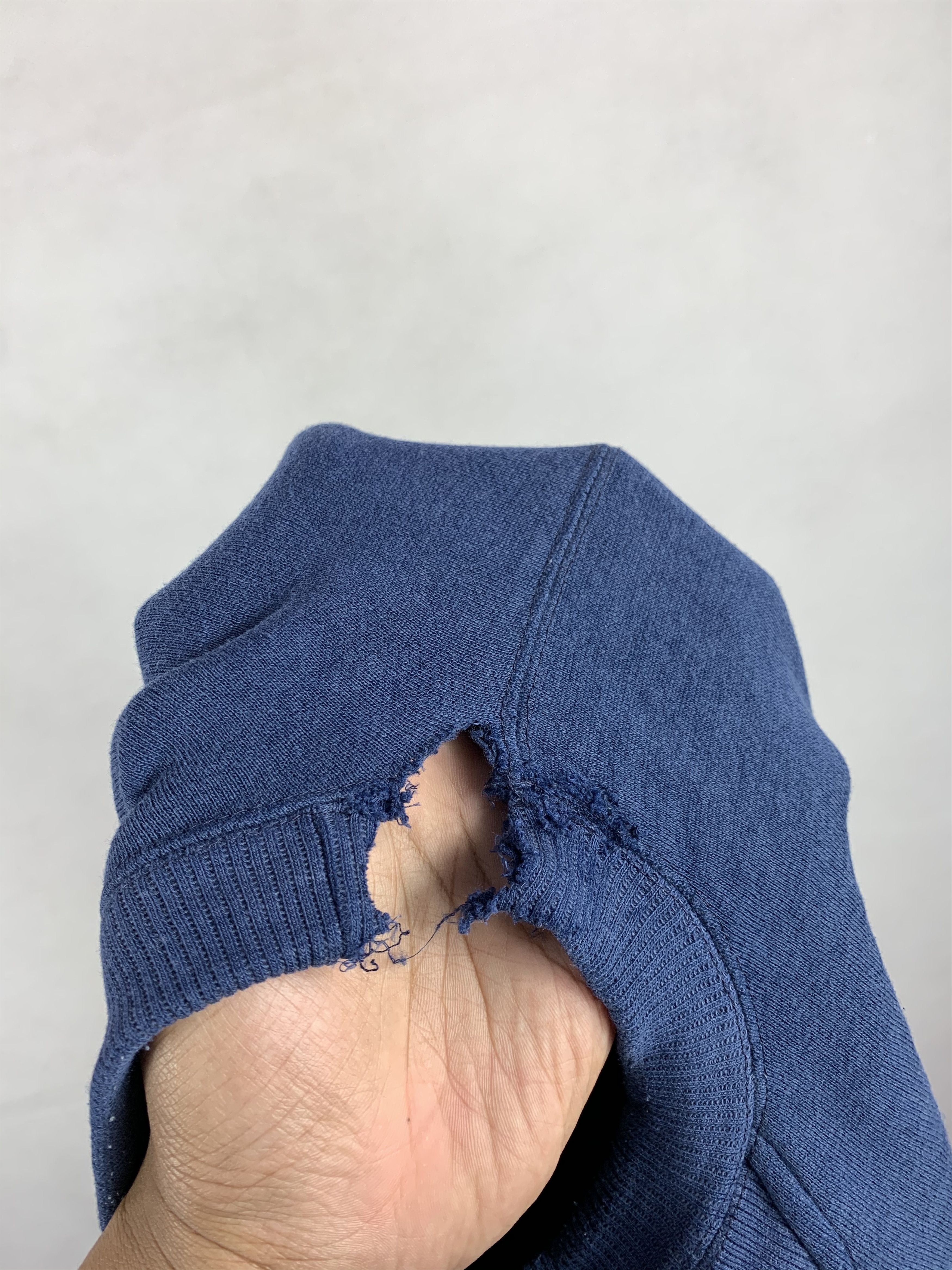 Lacoste 🔥Vintage Lacoste Distressed Sweatshirt Size US L / EU 52-54 / 3 - 7 Thumbnail