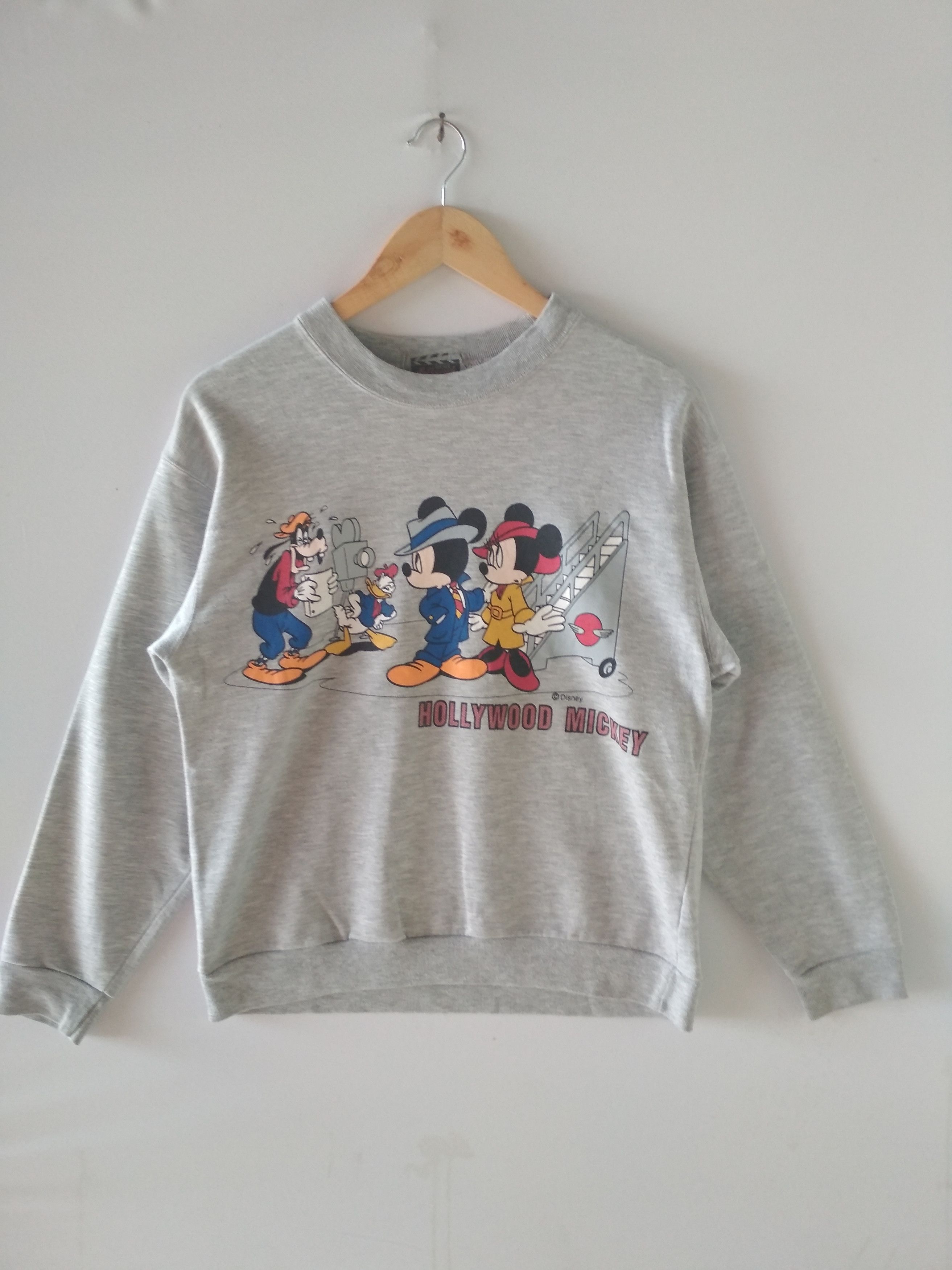 Disney HOLLYWOOD DISNEY VINTAGE CASTING FAMILY SWEATSHIRT Size US M / EU 48-50 / 2 - 1 Thumbnail