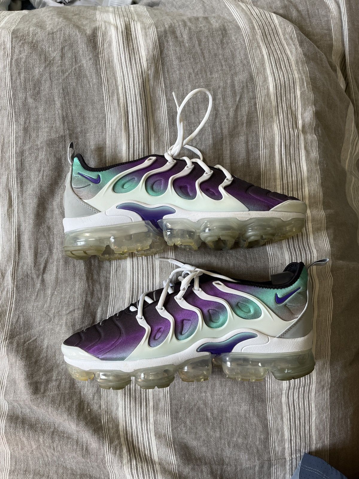 grape nike vapormax plus