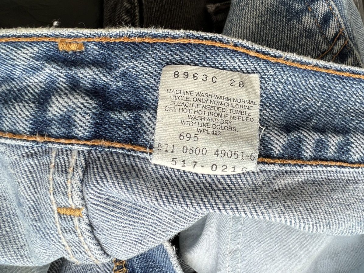 Levi's R1 2000 Levi’s 517 Fade Light Blue Denim Bootcut Jeans Size US 33 - 16 Thumbnail