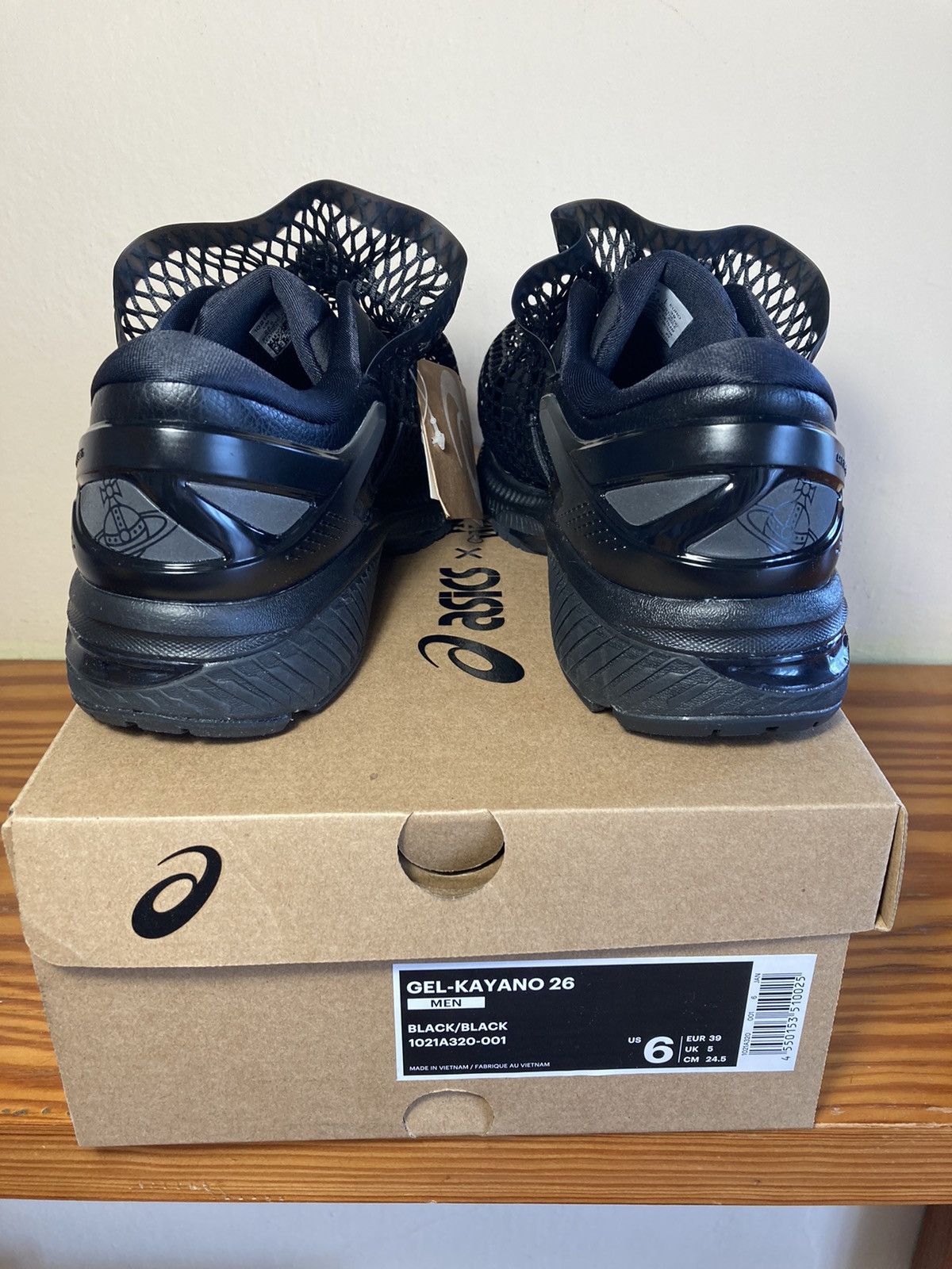 Asics ASICS X VIVIENNE WESTWOOD GEL-KAYANO 26 Size US 6.5 / EU 39-40 - 4 Thumbnail
