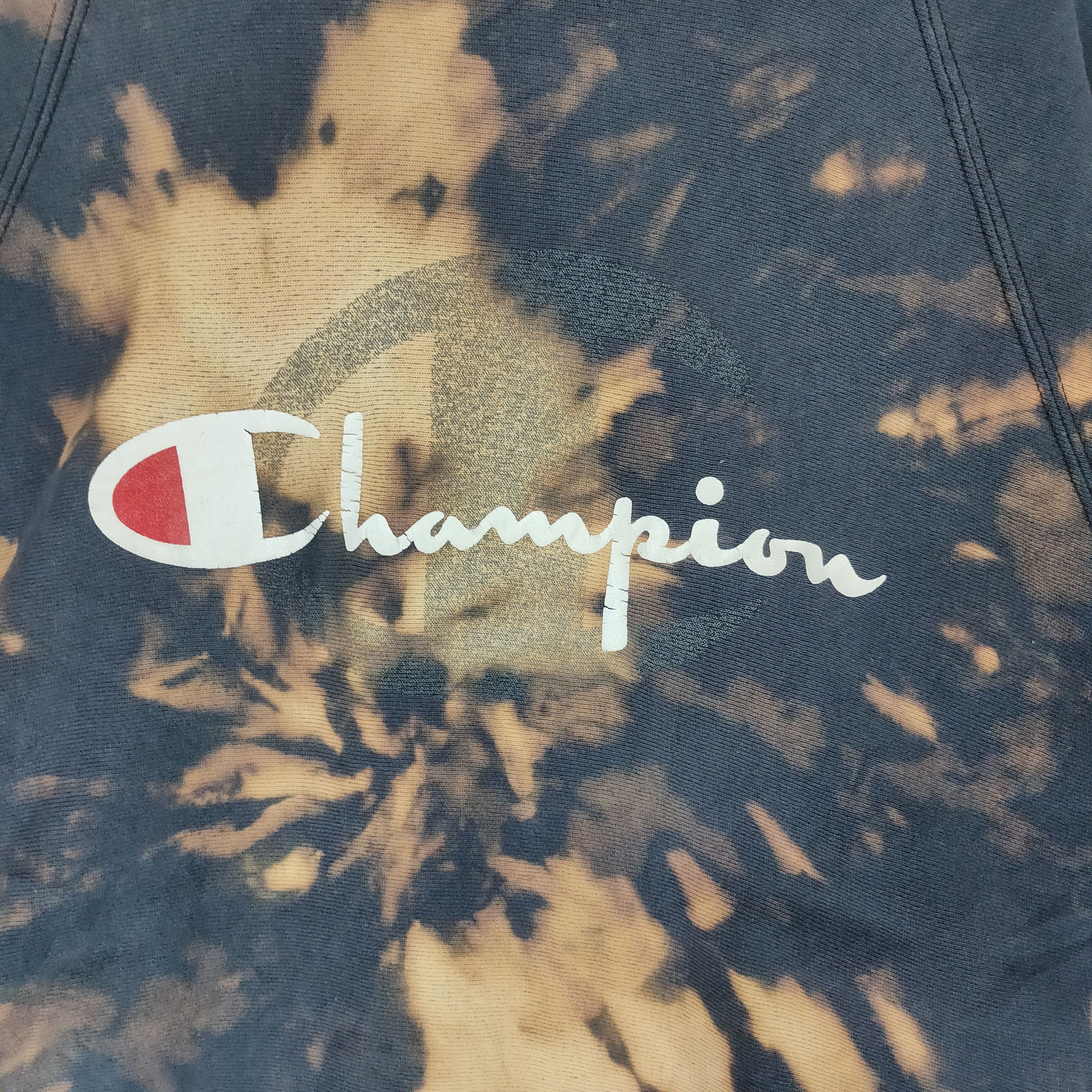 Champion × Vintage Vintage CHAMPION DISTRESSED Big Logo Bleach Wash Sweatshirt Size US L / EU 52-54 / 3 - 8 Thumbnail