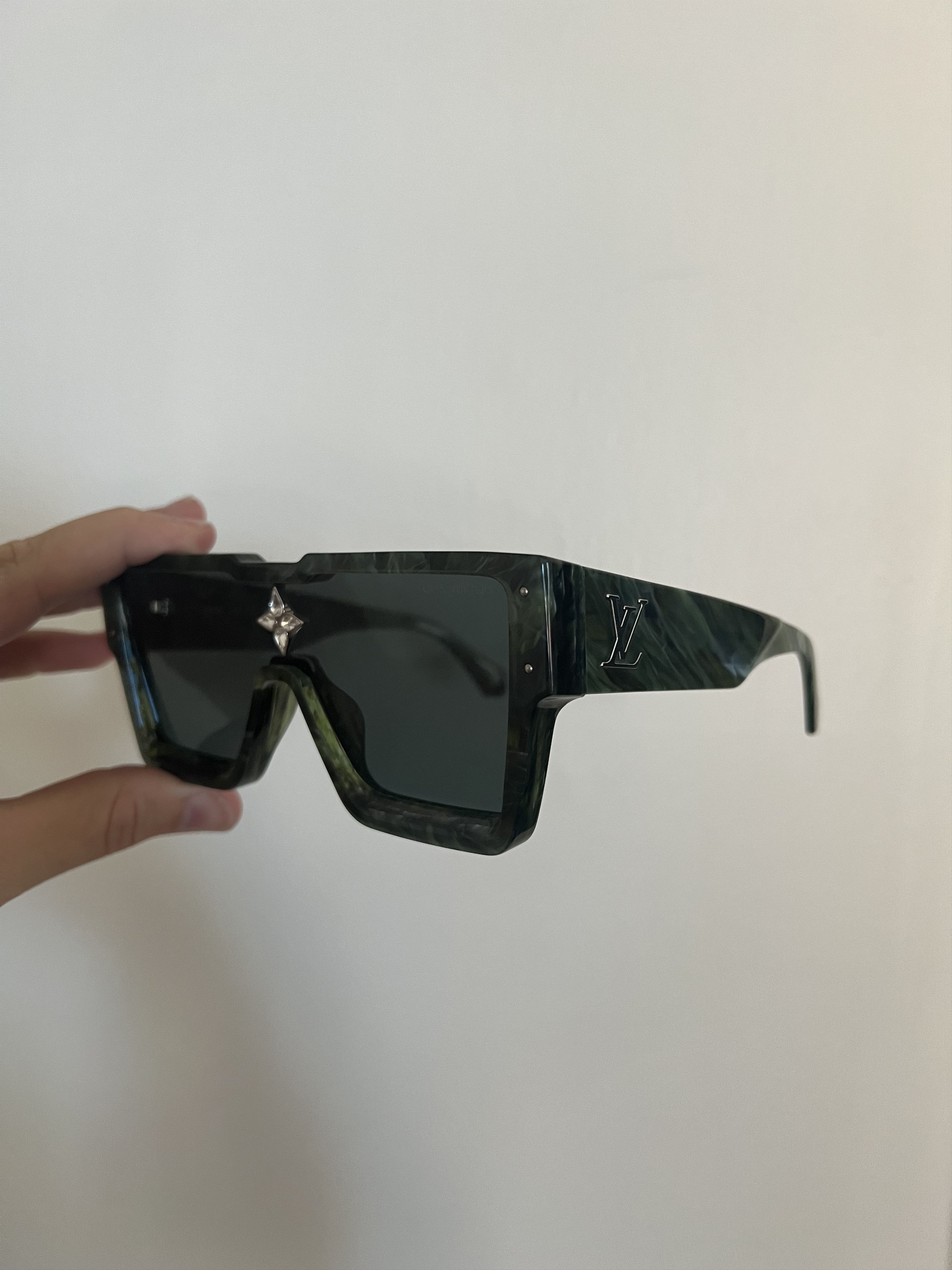 Cyclone Sunglasses - Green Marble (Silver) – Ambitious Gyrl Boutique