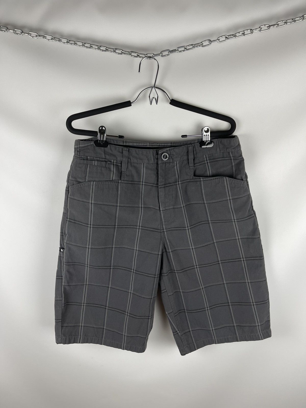 The North Face The North Face grey checkered chino cargo shorts Size US 34 / EU 50 - 1 Thumbnail