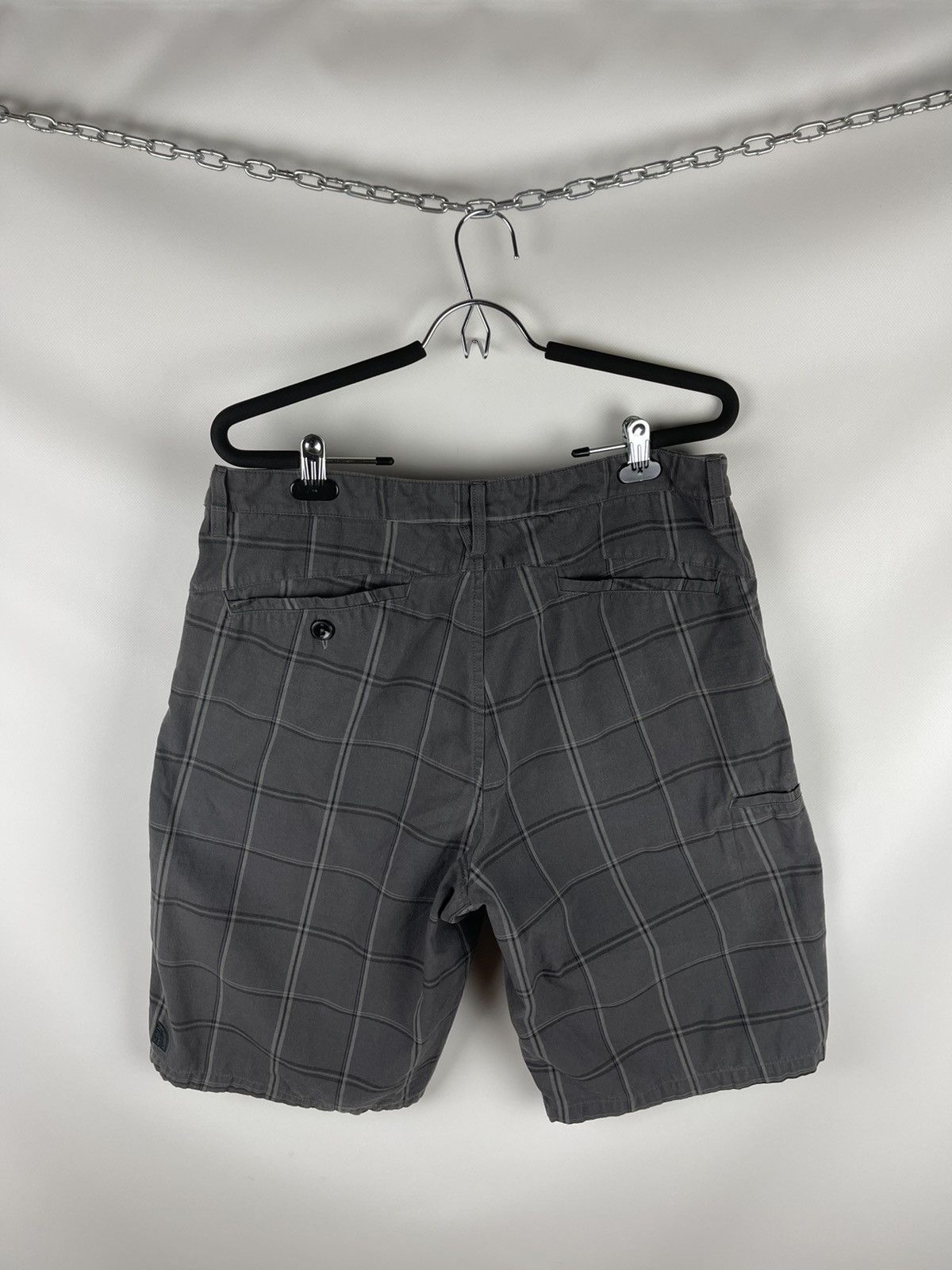 The North Face The North Face grey checkered chino cargo shorts Size US 34 / EU 50 - 2 Thumbnail