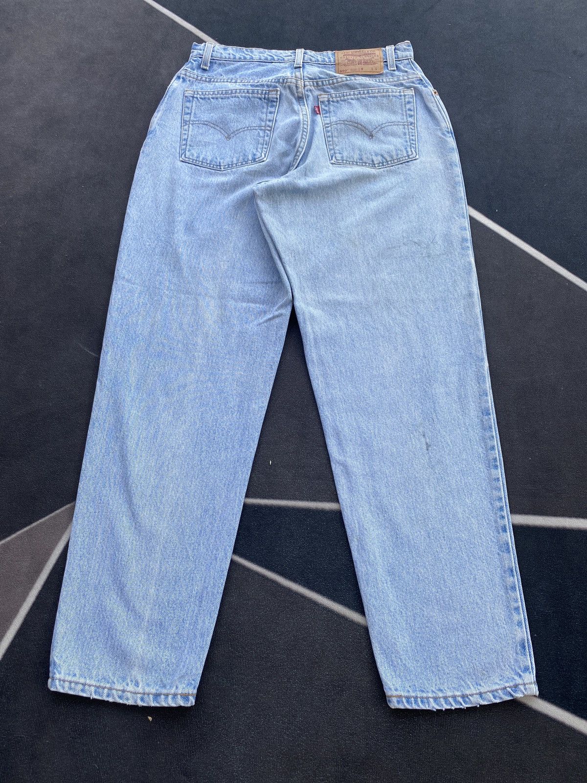 Levi's VINTAGE LEVIS 550 BLUE WASH JEANS-J446 Size US 31 - 4 Thumbnail