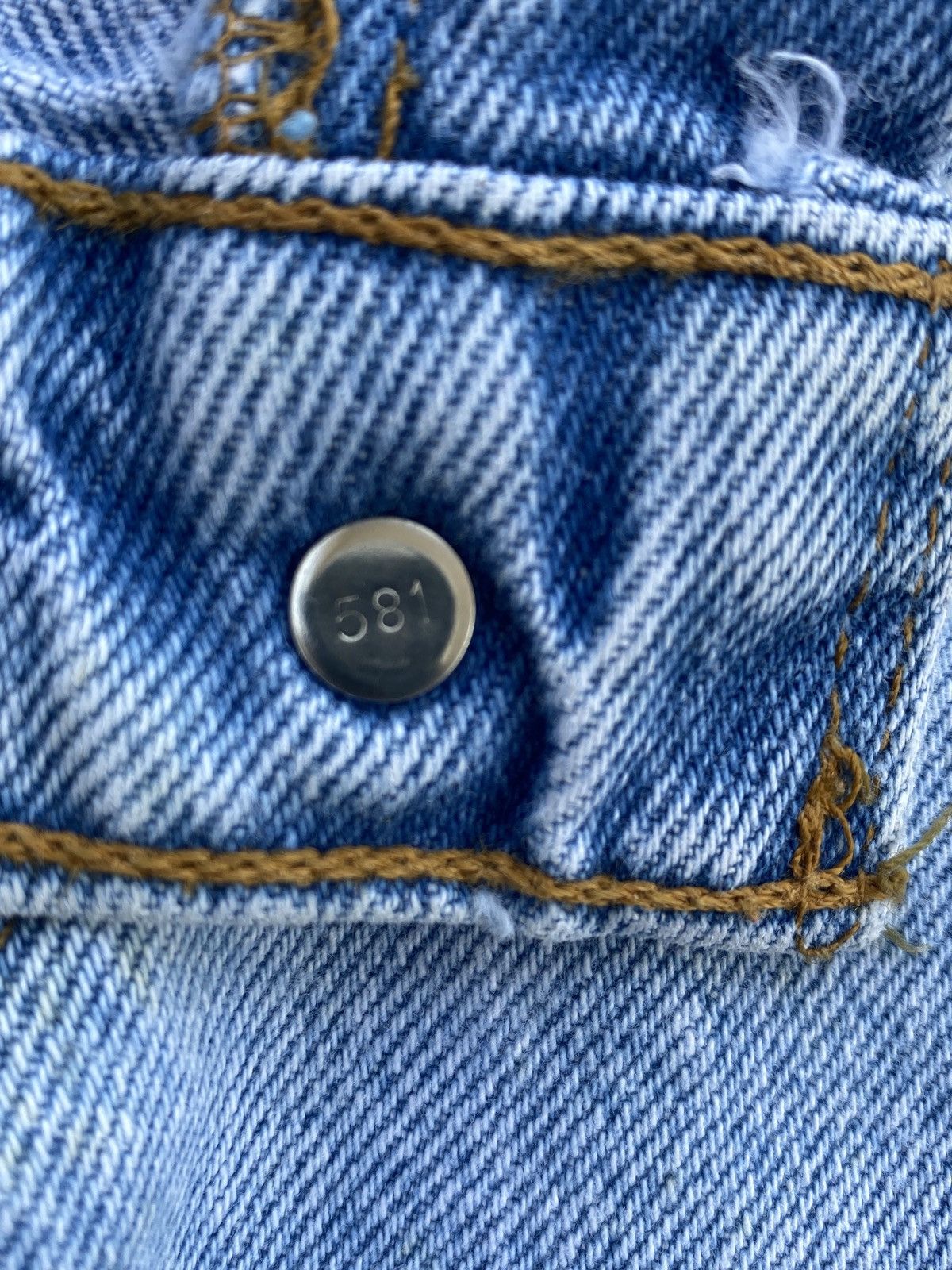 Levi's VINTAGE LEVIS 550 BLUE WASH JEANS-J446 Size US 31 - 6 Thumbnail