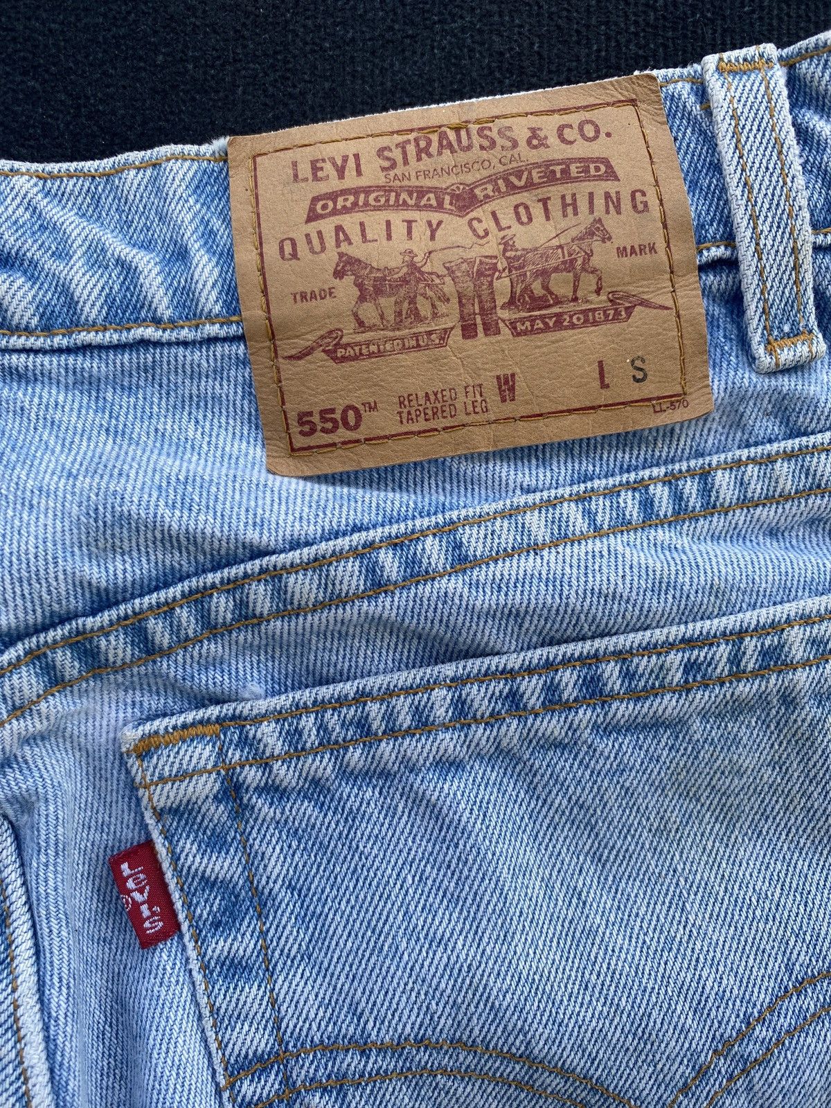 Levi's VINTAGE LEVIS 550 BLUE WASH JEANS-J446 Size US 31 - 11 Thumbnail