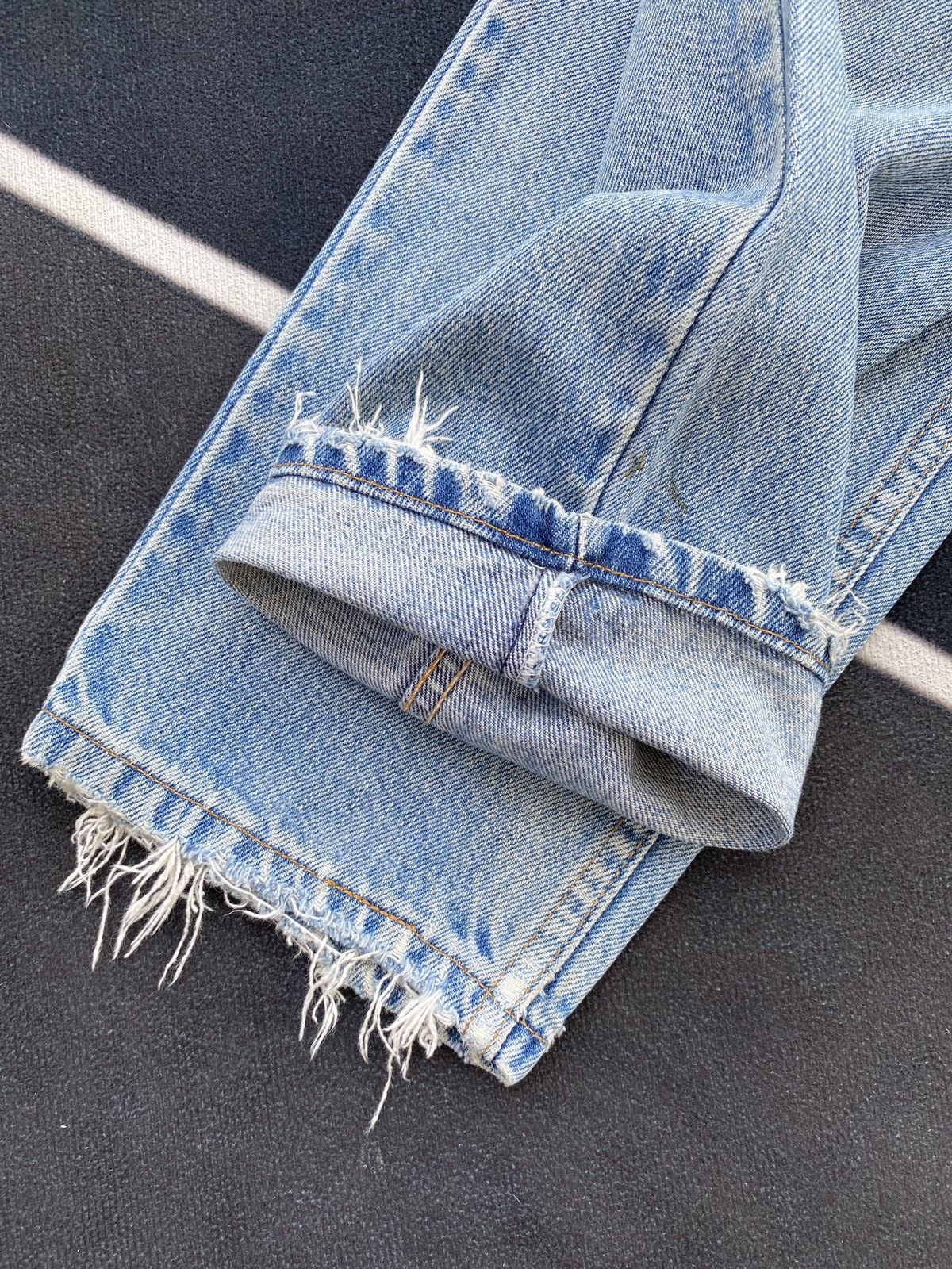 Levi's VINTAGE LEVIS 550 DISTRESSED BLUE WASH JEANS -J447 Size 29" - 9 Thumbnail