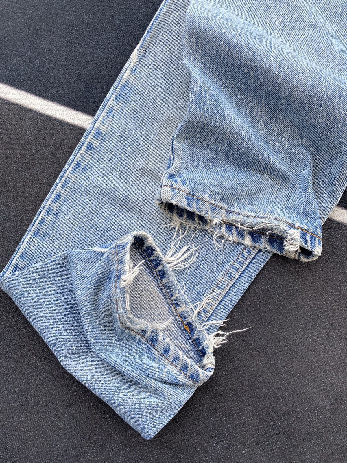 Levi's VINTAGE LEVIS 550 DISTRESSED BLUE WASH JEANS -J447 Size 29" - 10 Thumbnail