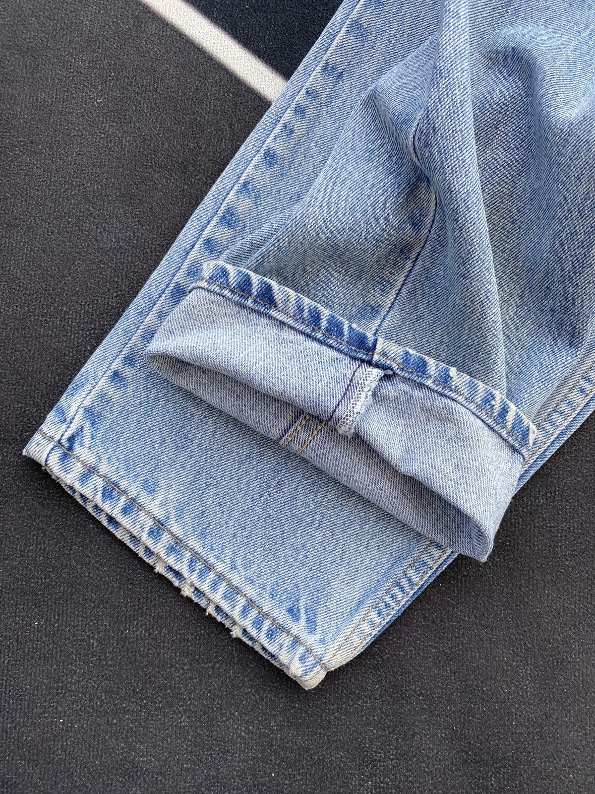 Levi's VINTAGE LEVIS 550 BLUE WASH JEANS -J449 Size US 37 - 9 Thumbnail