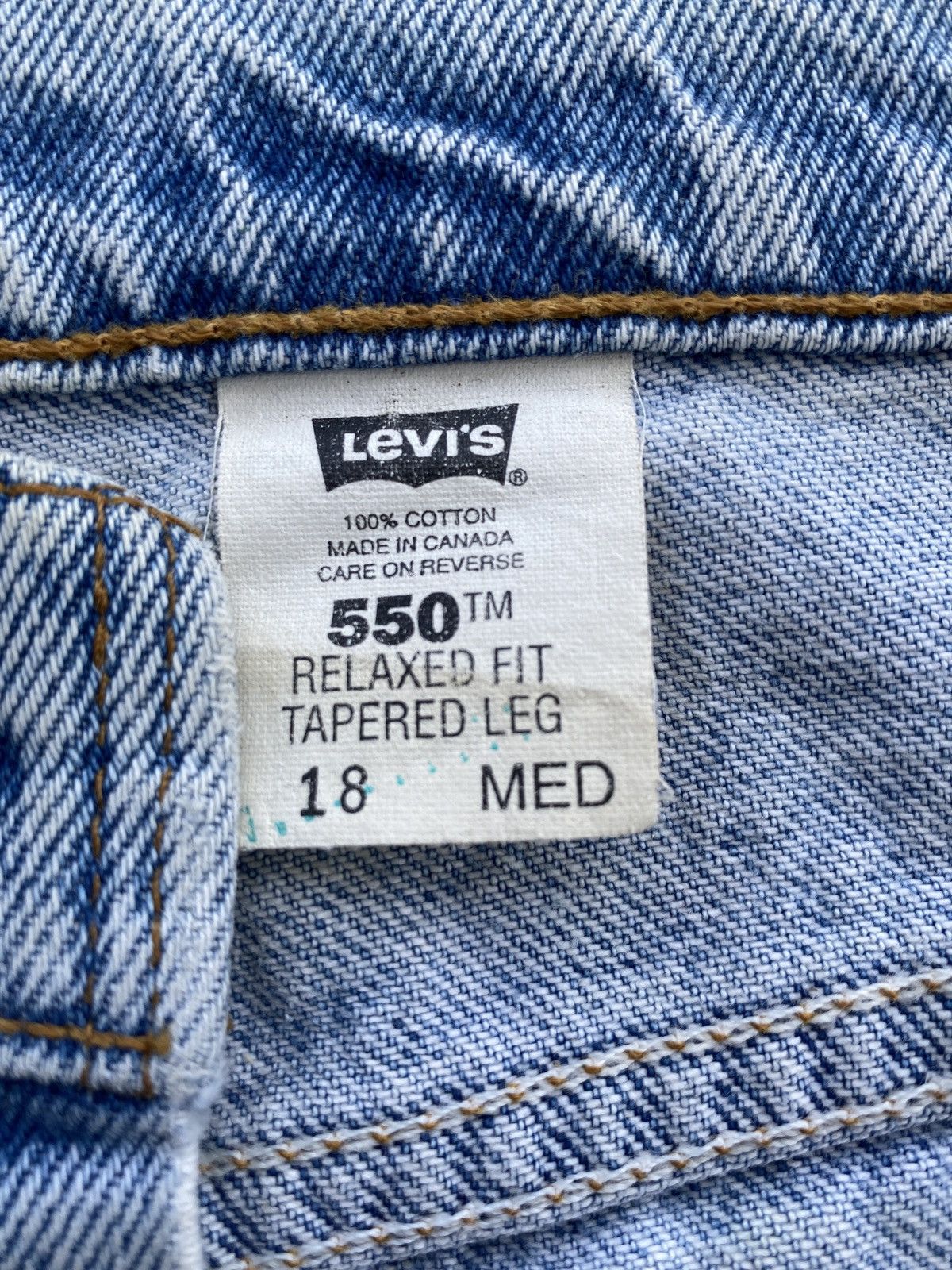 Levi's VINTAGE LEVIS 550 BLUE WASH JEANS -J449 Size US 37 - 7 Thumbnail