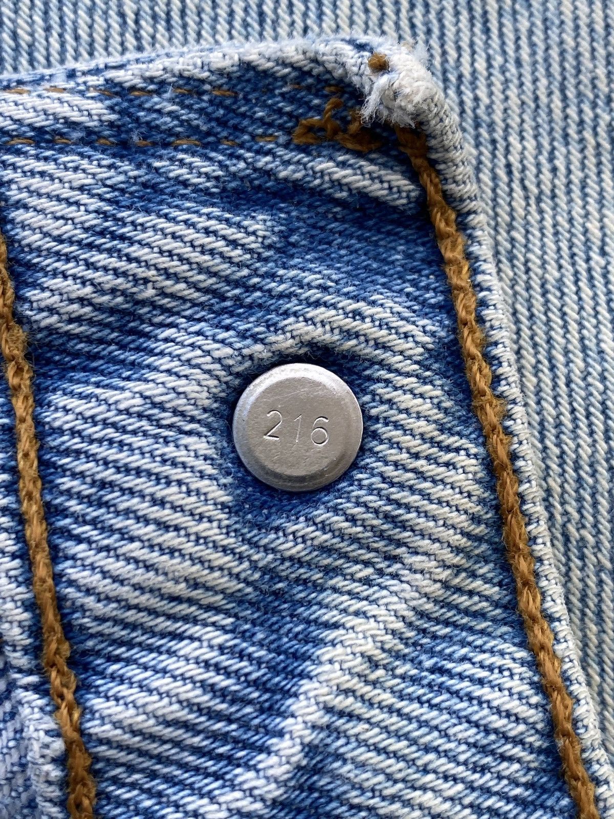 Levi's VINTAGE LEVIS 550 BLUE WASH JEANS -J449 Size US 37 - 6 Thumbnail