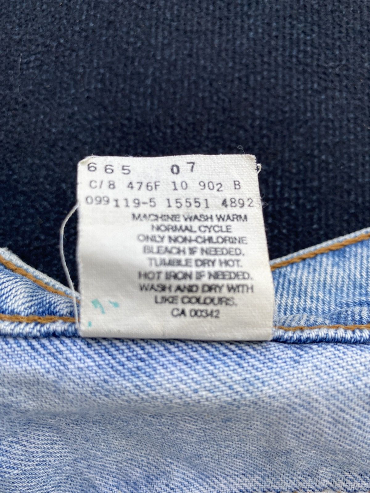Levi's VINTAGE LEVIS 550 BLUE WASH JEANS -J449 Size US 37 - 8 Thumbnail