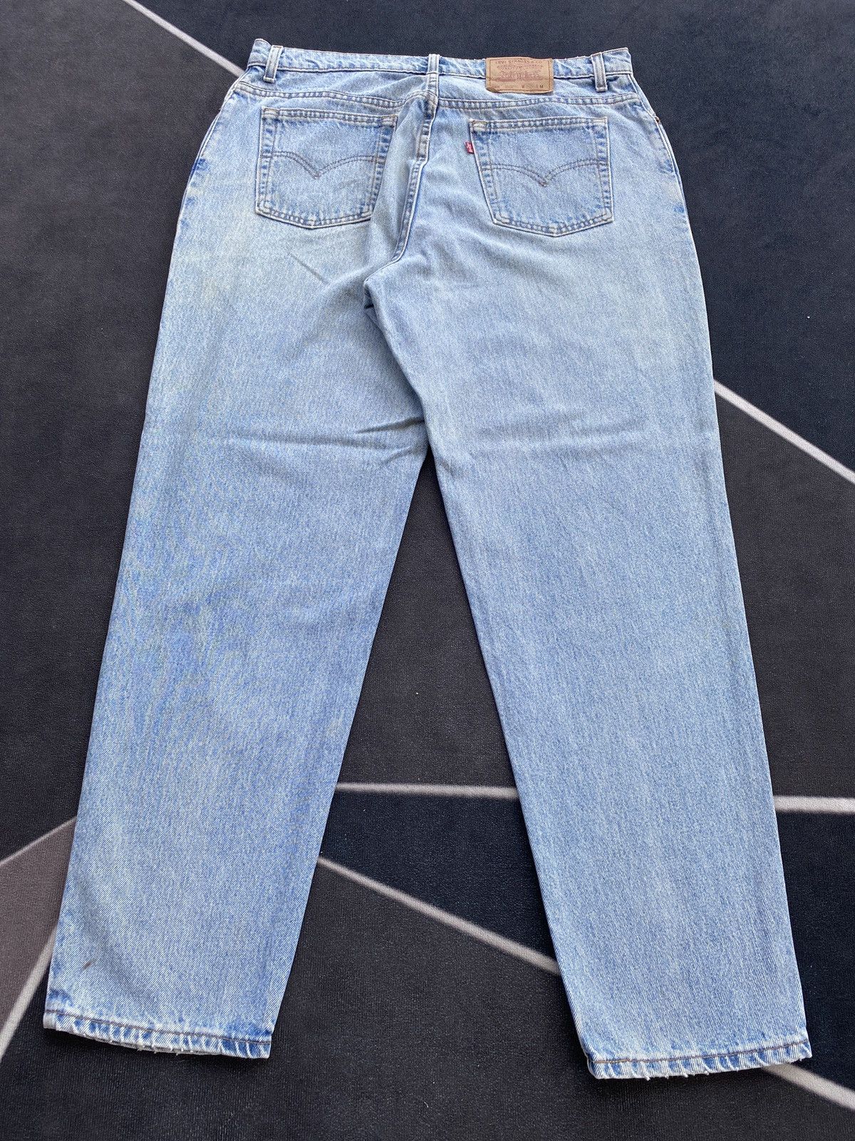 Levi's VINTAGE LEVIS 550 BLUE WASH JEANS -J449 Size US 37 - 4 Thumbnail