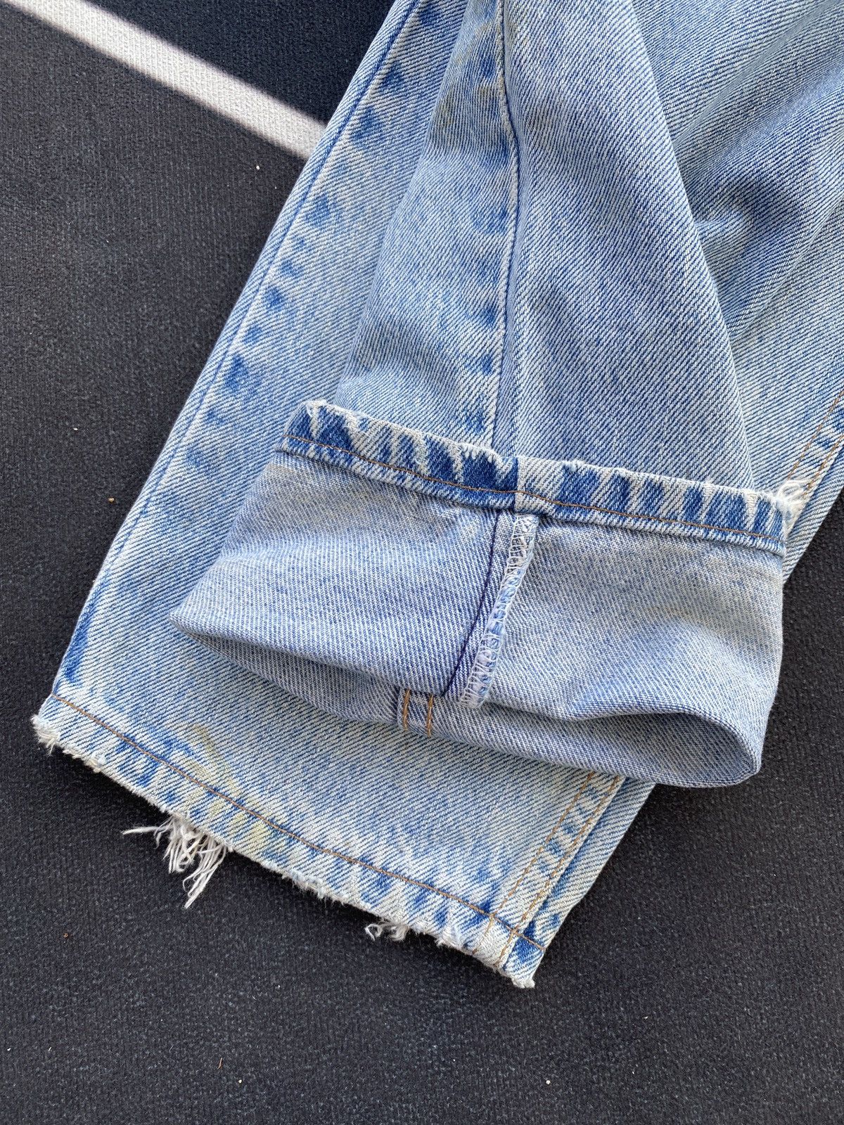 Levi's VINTAGE LEVIS 550 PAINTED BLUE WASH JEANS -J450 Size US 33 - 9 Thumbnail