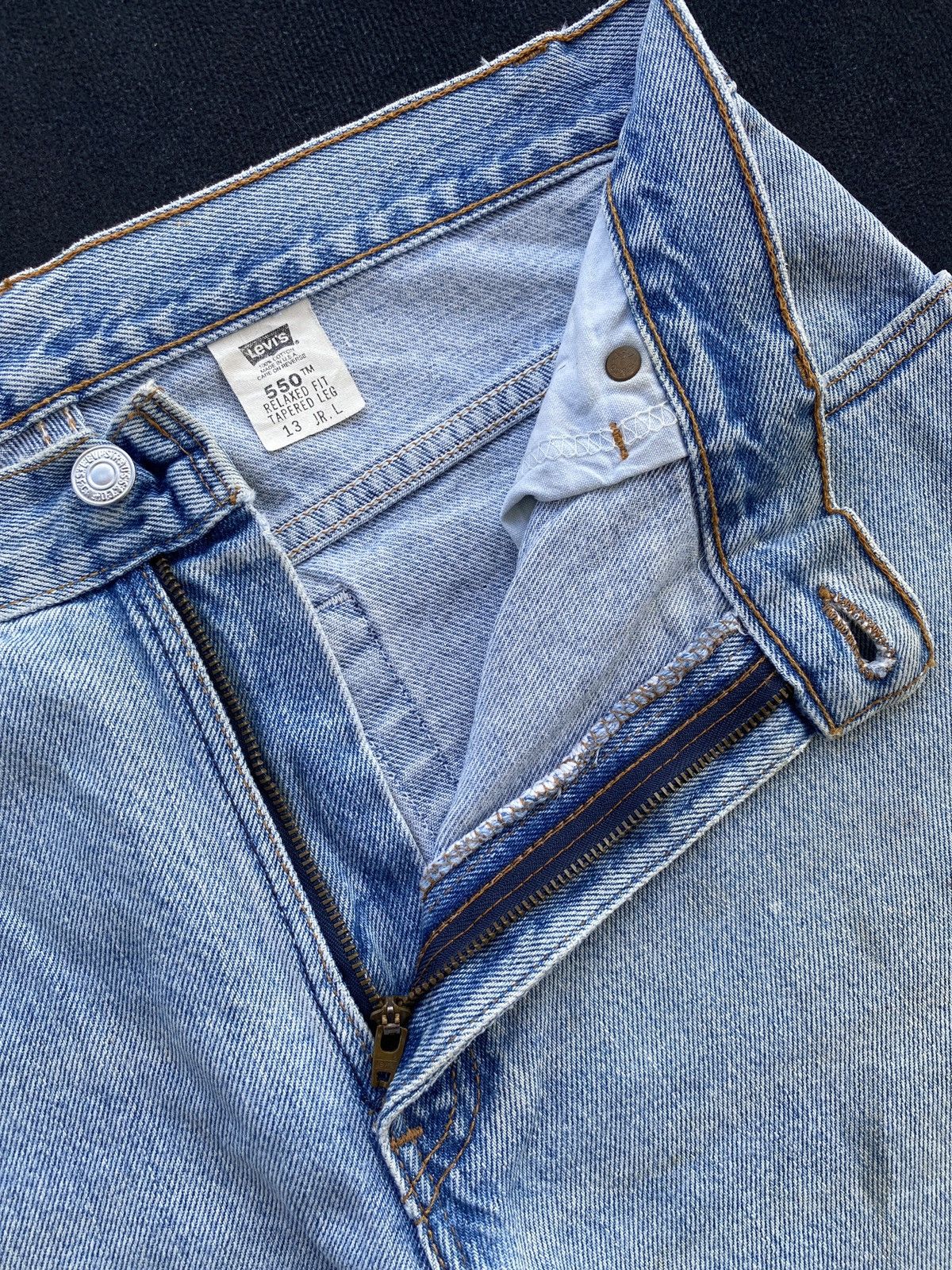 Levi's VINTAGE LEVIS 550 PAINTED BLUE WASH JEANS -J450 Size US 33 - 5 Thumbnail