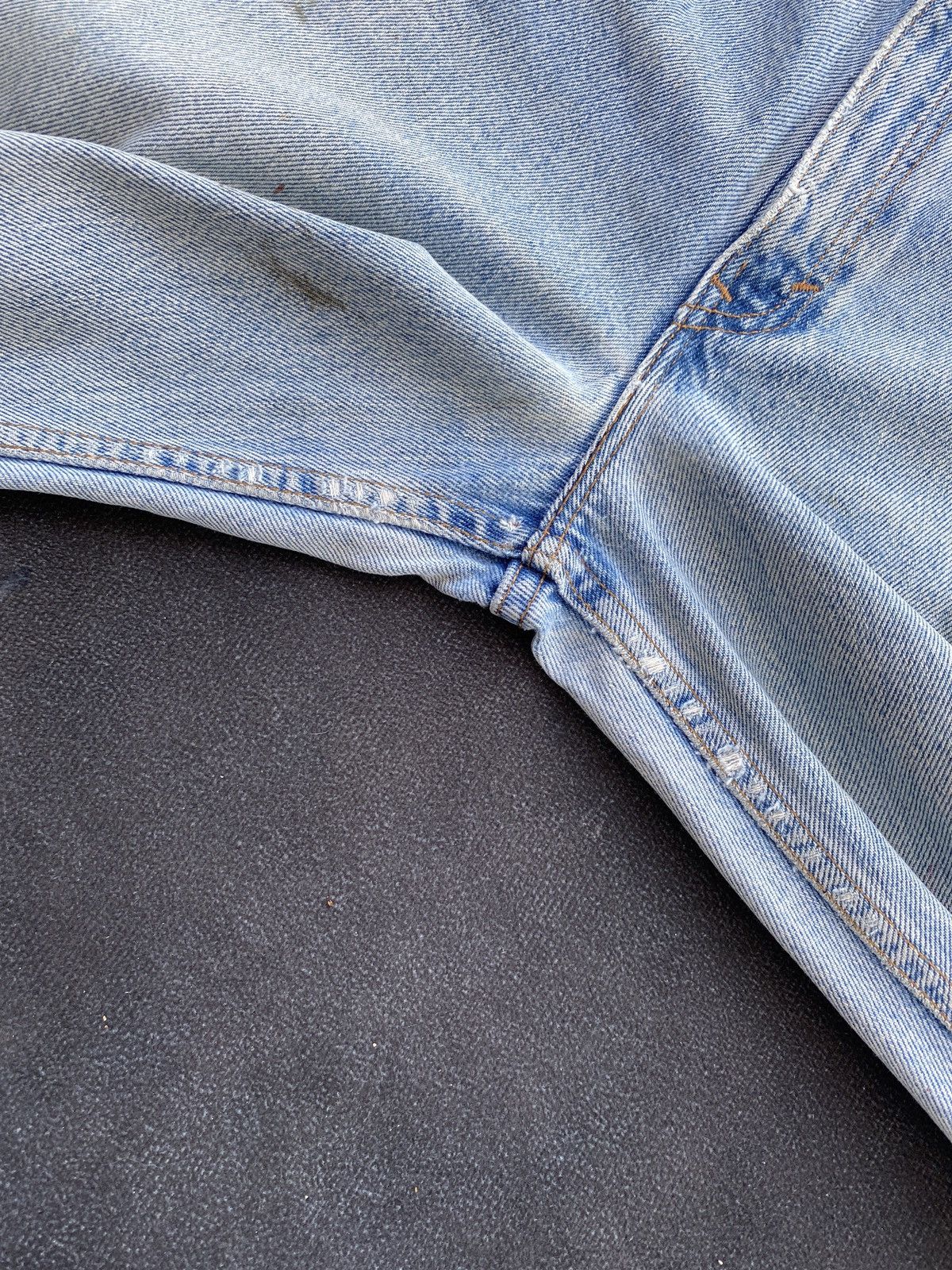 Levi's VINTAGE LEVIS 550 PAINTED BLUE WASH JEANS -J450 Size US 33 - 11 Thumbnail