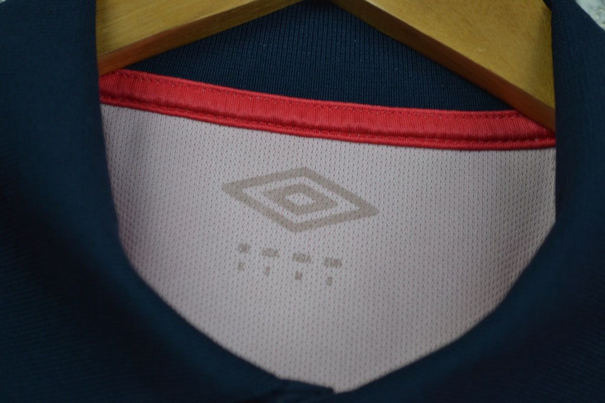 Umbro England Umbro soccer football shirt jersey away red trikot Size US S / EU 44-46 / 1 - 4 Thumbnail