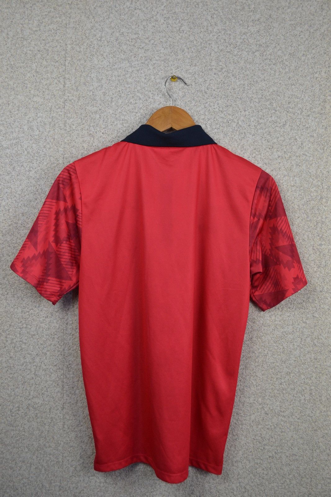 Umbro England Umbro soccer football shirt jersey away red trikot Size US S / EU 44-46 / 1 - 2 Thumbnail