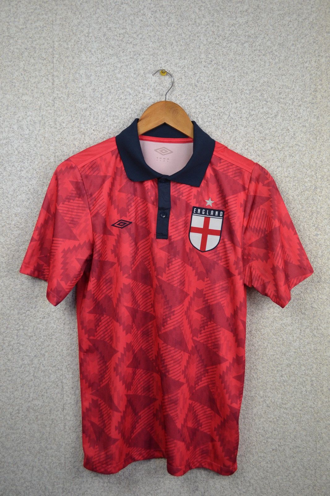 Umbro England Umbro soccer football shirt jersey away red trikot Size US S / EU 44-46 / 1 - 1 Thumbnail