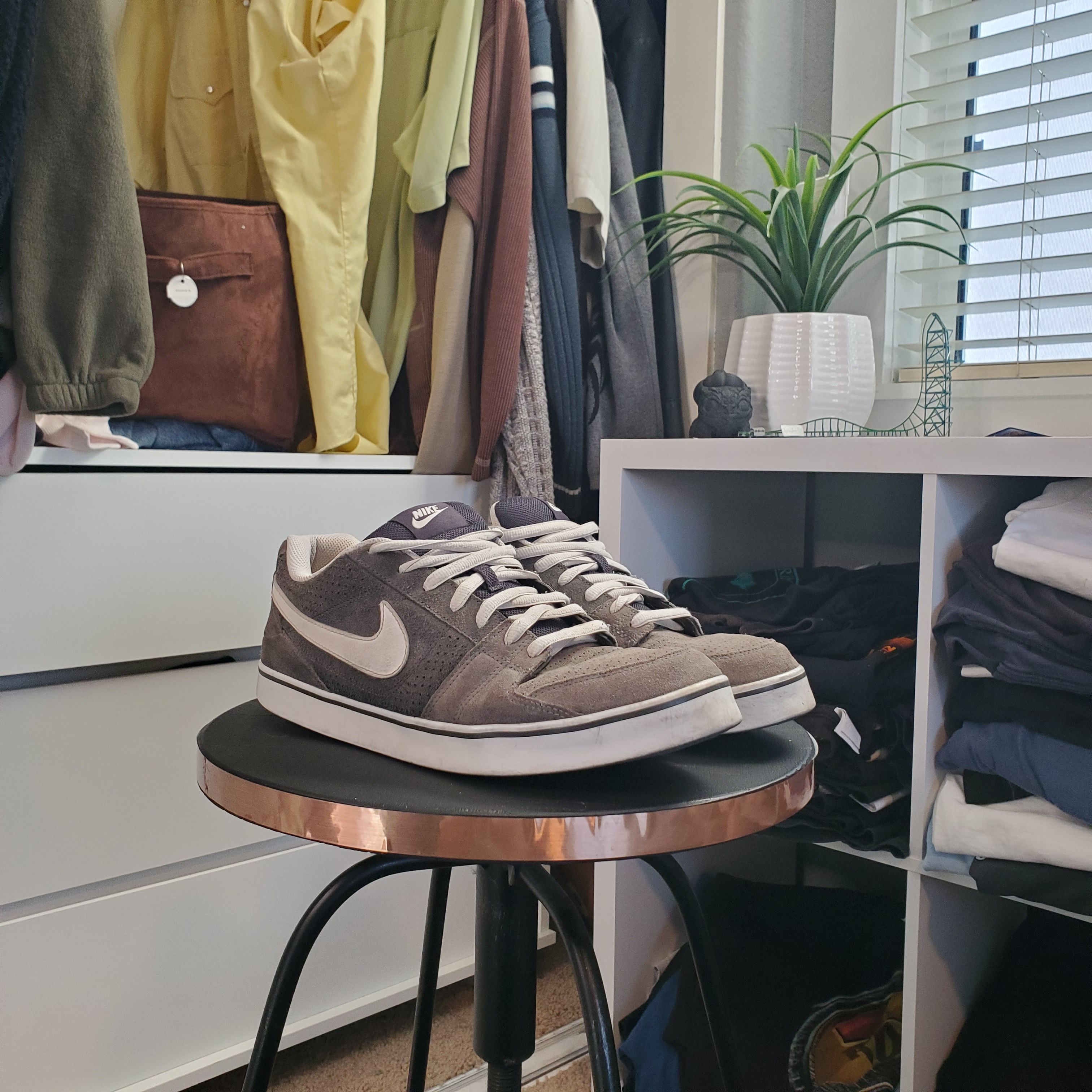 image of Y2K Nike Skateboarding Shoe (Dunk-Like) Size 12 in Grey, Men's