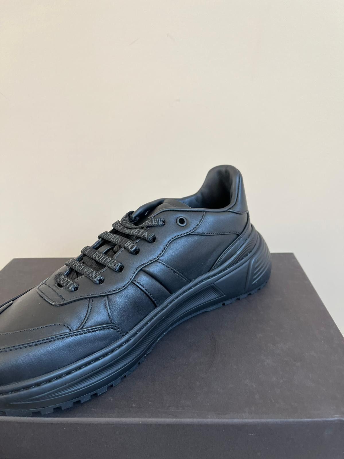 Bottega Veneta Low Top Speedster Calf Sneakers in Black Color Size US 9 / EU 42 - 8 Thumbnail