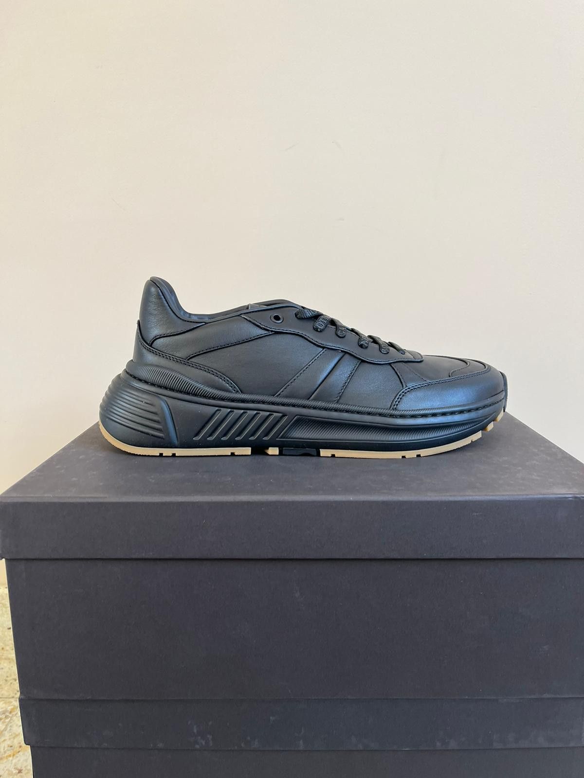Bottega Veneta Low Top Speedster Calf Sneakers in Black Color Size US 9 / EU 42 - 10 Thumbnail