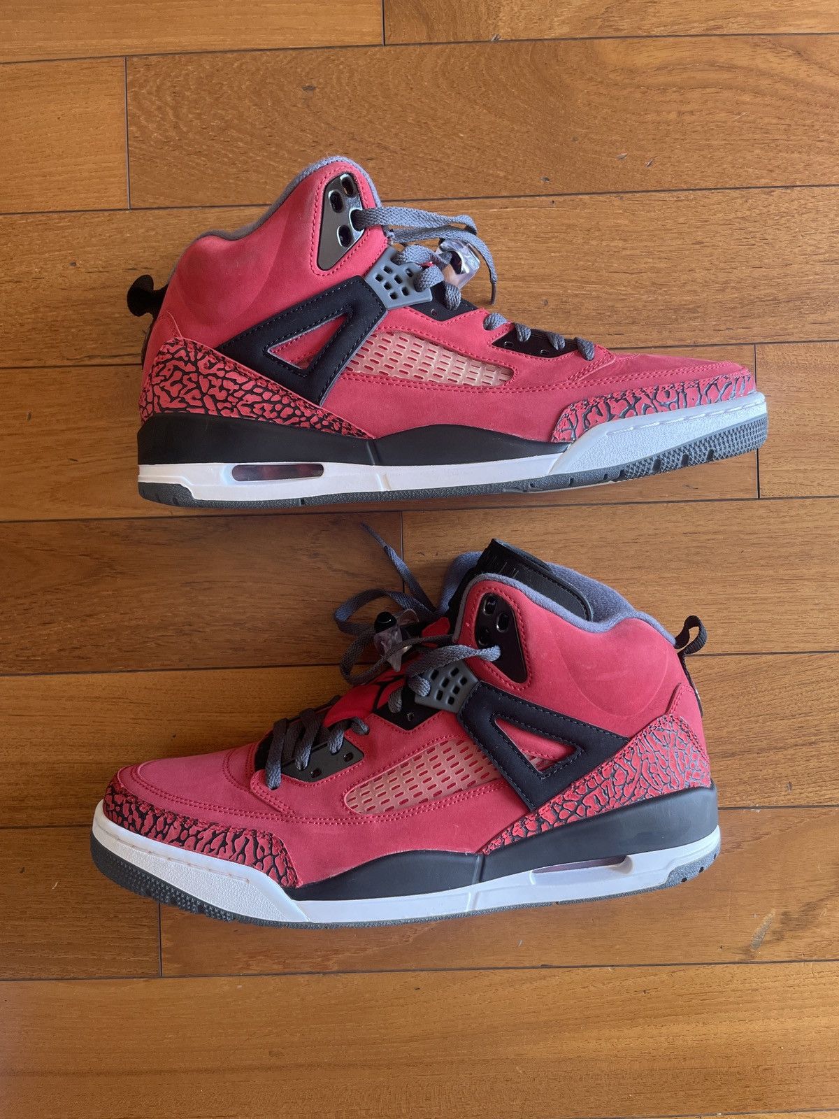 Jordan spizike hotsell toro bravo