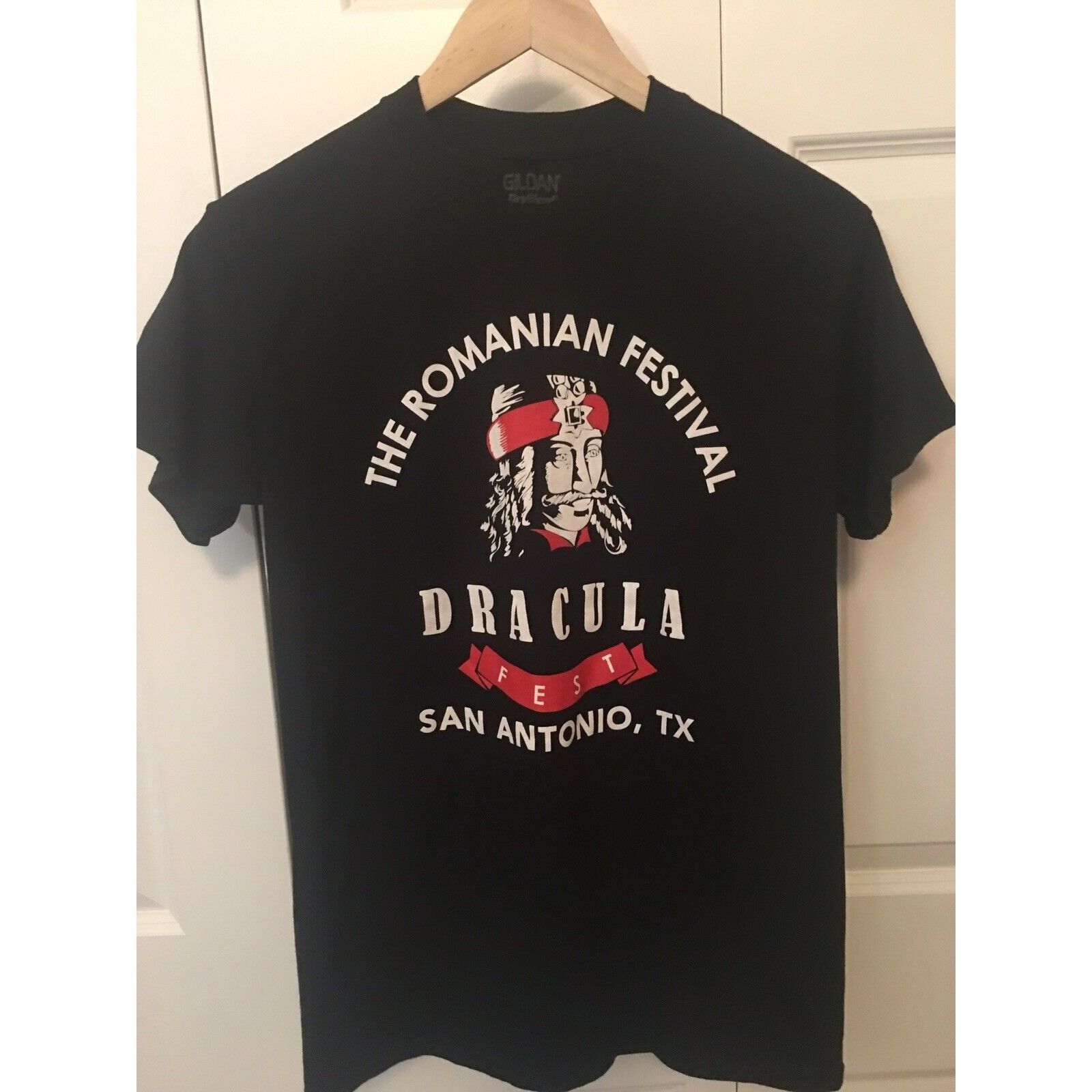 Gildan The Romanian Festival Dracula Fest San Antonio TX T Shirt Size US S / EU 44-46 / 1 - 3 Thumbnail