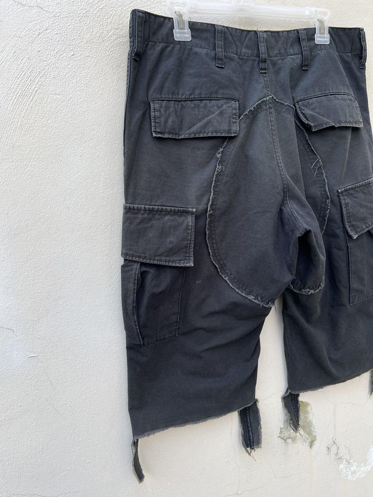 Devilock Vintage Devilock Japan Distress Sun Fade Black Cargo Short Size US 33 - 11 Thumbnail