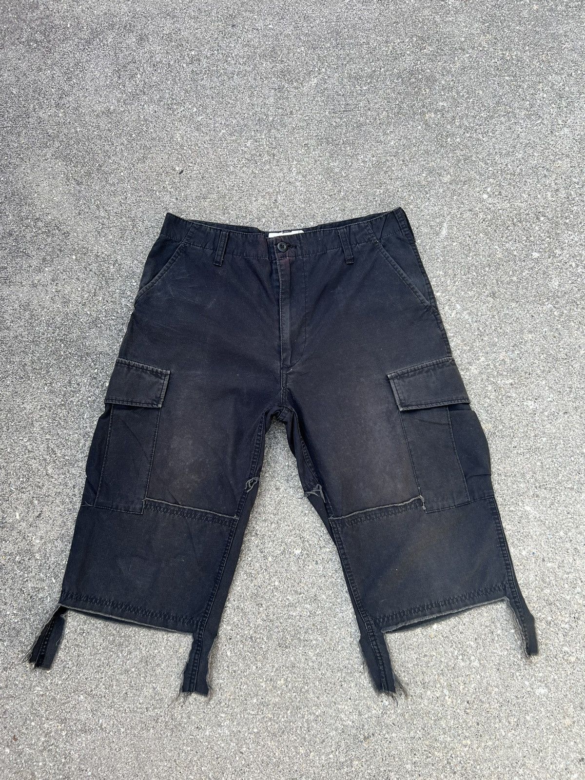 Devilock Vintage Devilock Japan Distress Sun Fade Black Cargo Short Size US 33 - 1 Thumbnail