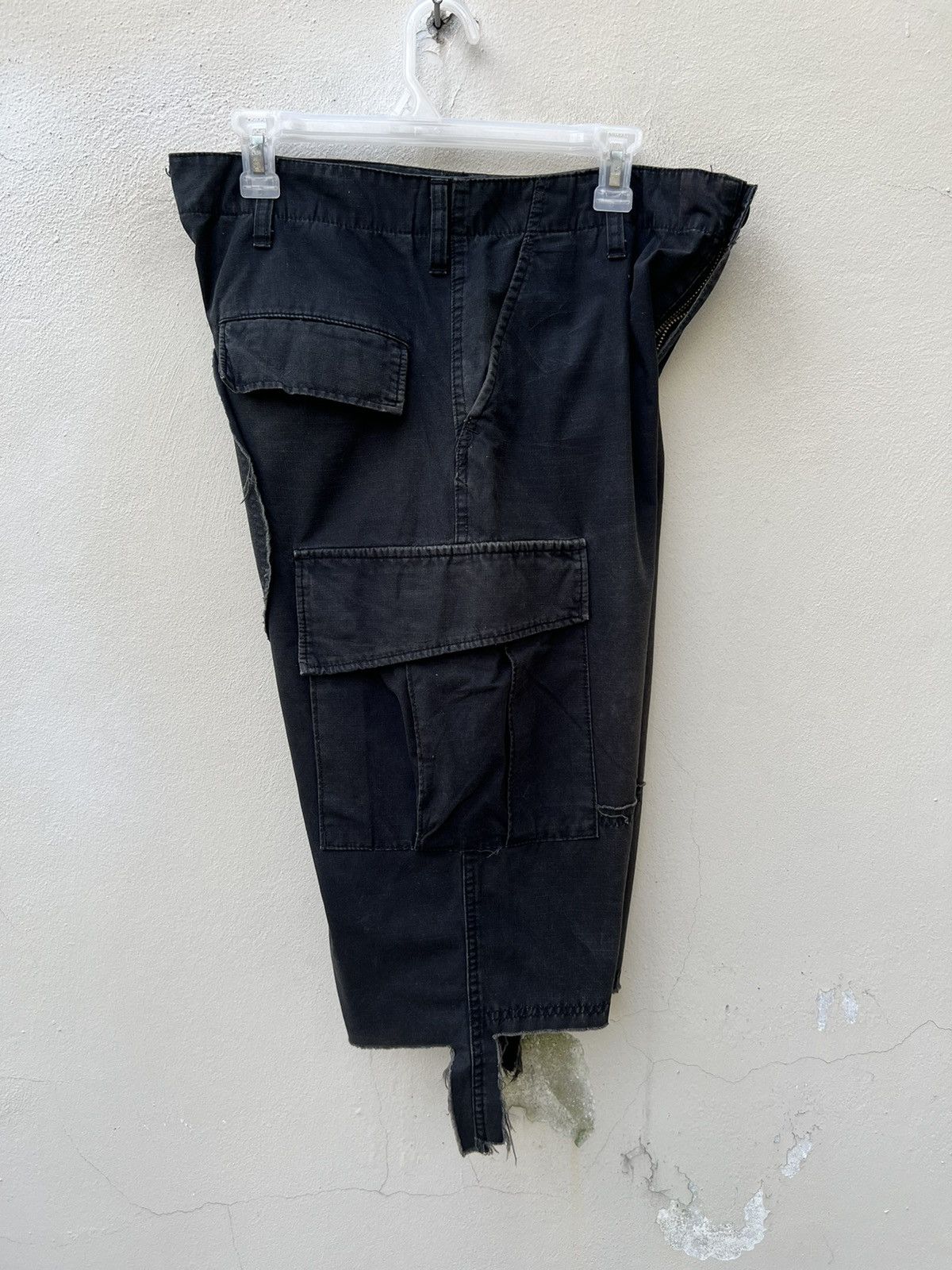 Devilock Vintage Devilock Japan Distress Sun Fade Black Cargo Short Size US 33 - 14 Thumbnail