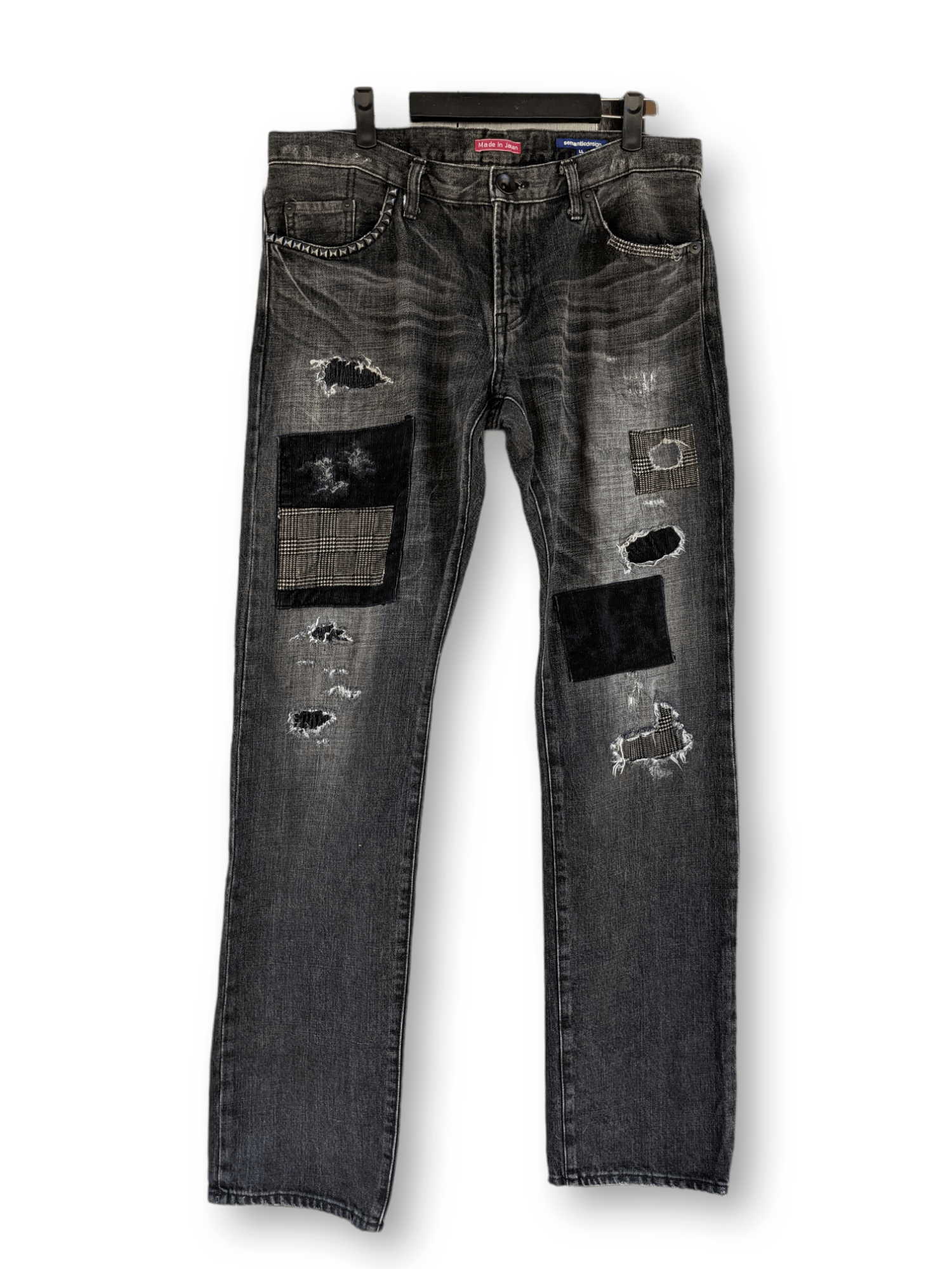 image of 20471120 x Distressed Denim Semantic Design Patchwork Distressed Denim Jeans in Black Denim (Size 3