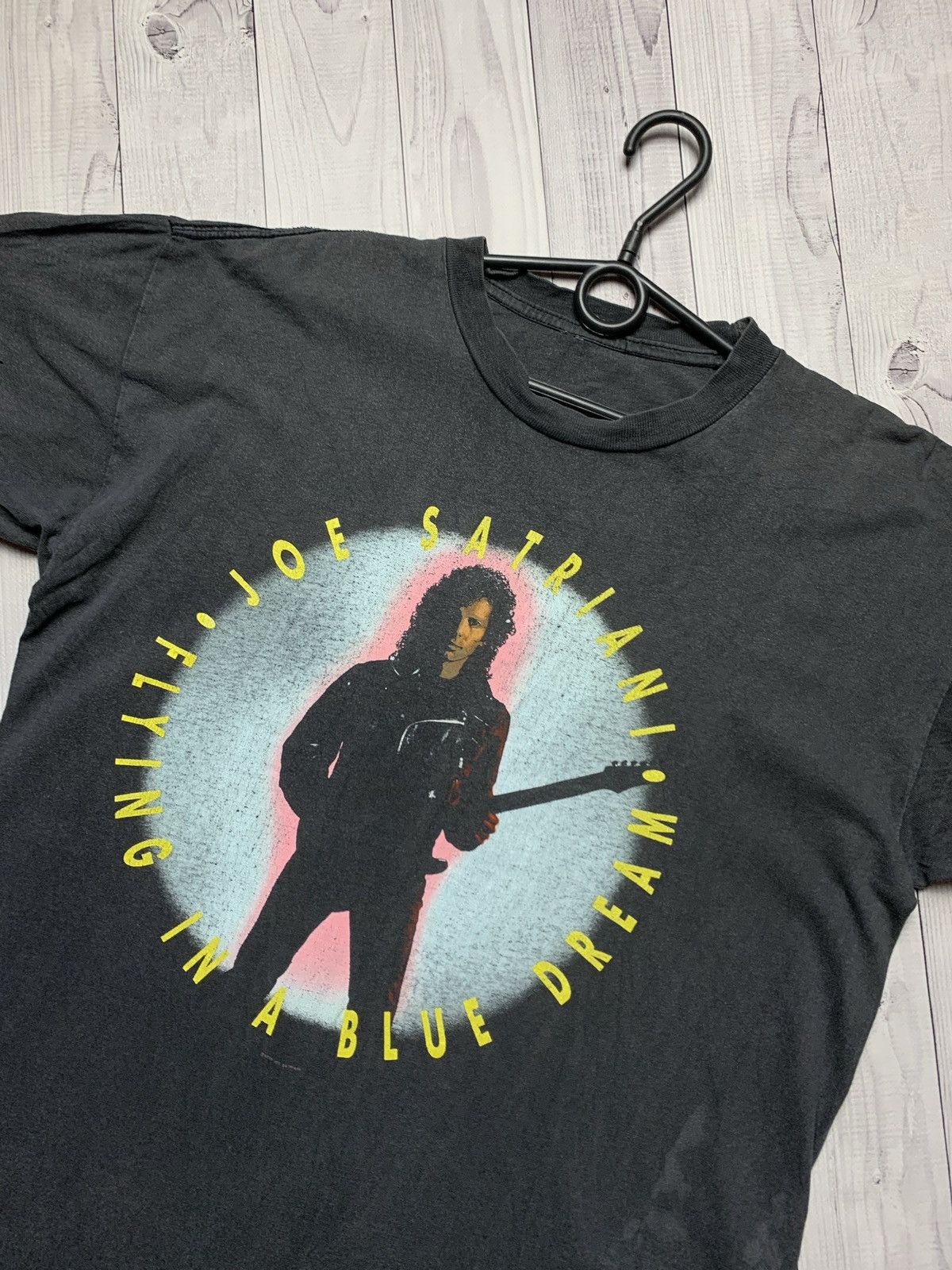 Band Tees Vintage rock tee Joe Satriani 90 Flying in a Blue Dream Size US M / EU 48-50 / 2 - 2 Thumbnail