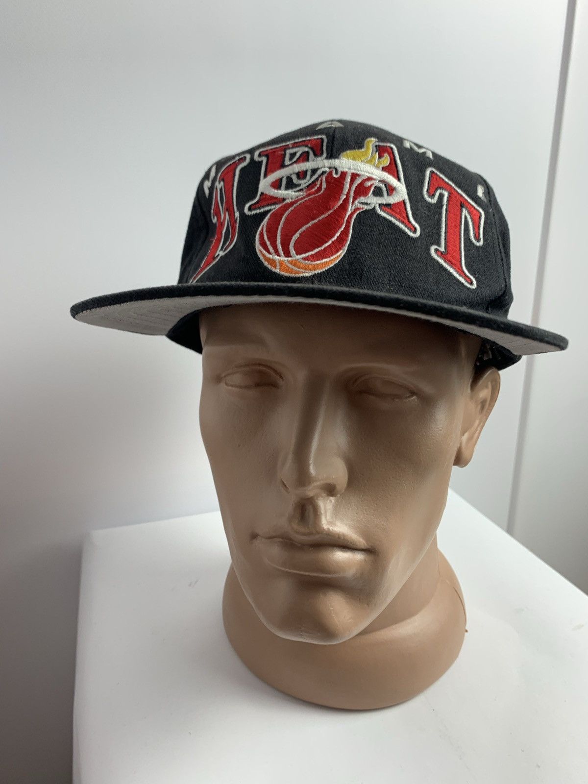 NBA Vintage Cap Miami Heat Big logo starter Size ONE SIZE - 3 Thumbnail