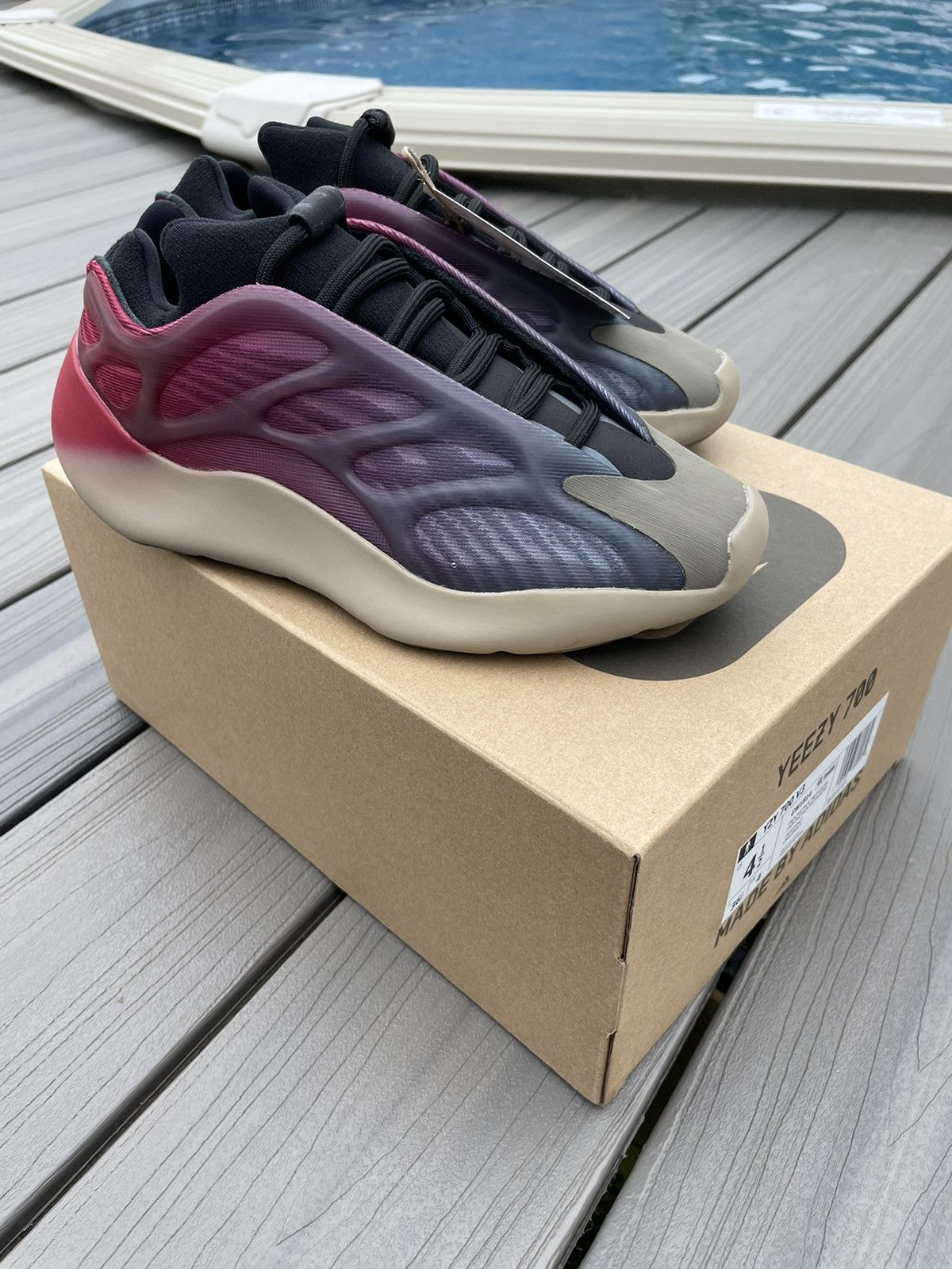 yeezy 700 v3 size 6